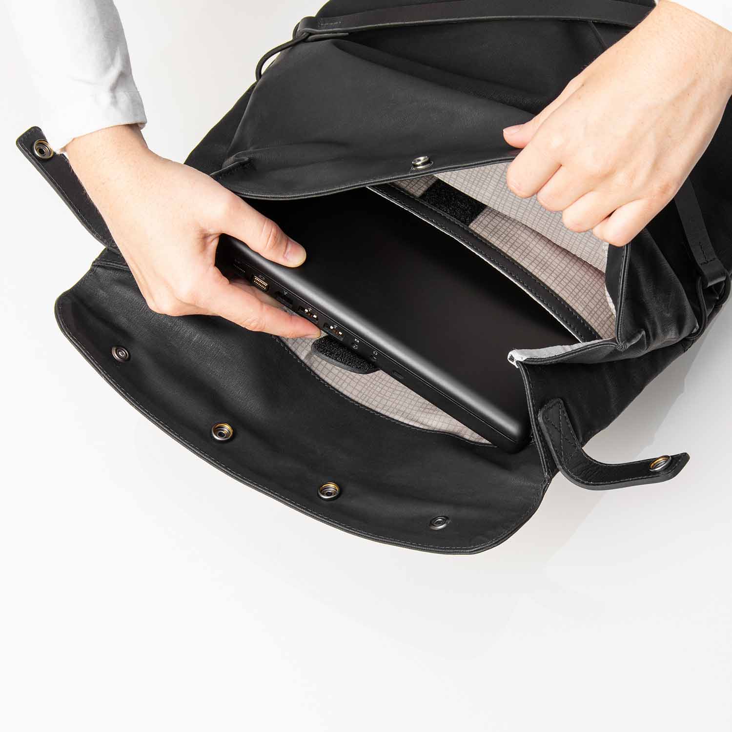 aunts & uncles Japan Yokohama Rolltop Rucksack mit 13" Notebookfach black aunts & uncles Japan Yokohama Rolltop Rucksack mit 13" Notebookfach black