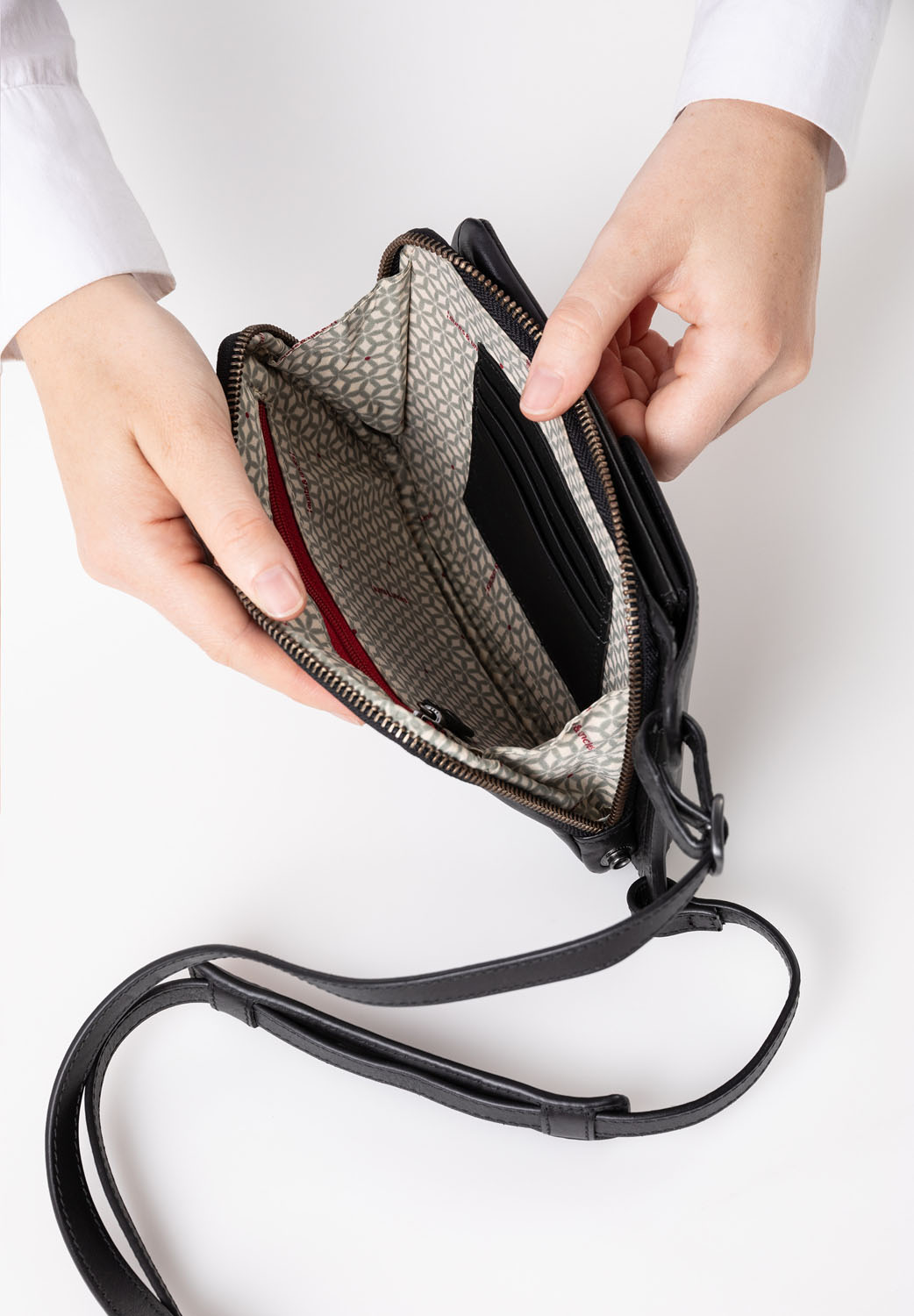 aunts & uncles Jamie´s Orchard TULIP Phone bag jet black