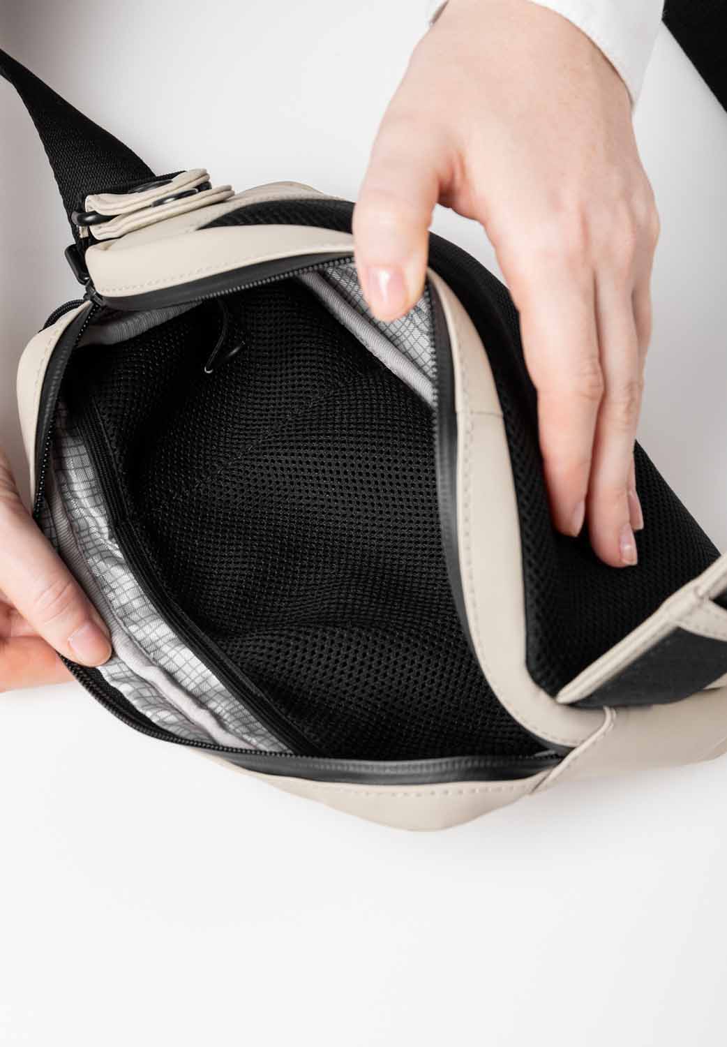 aunts & uncles Japan Nishi Iwako Crossbag / Phonebag sand aunts & uncles Japan Nishi Iwako Crossbag / Phonebag sand