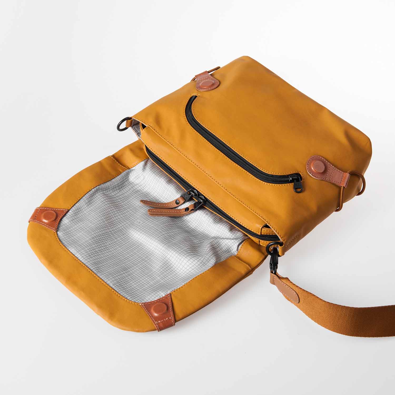 aunts & uncles Japan Sendai Umhängetasche butterscotch