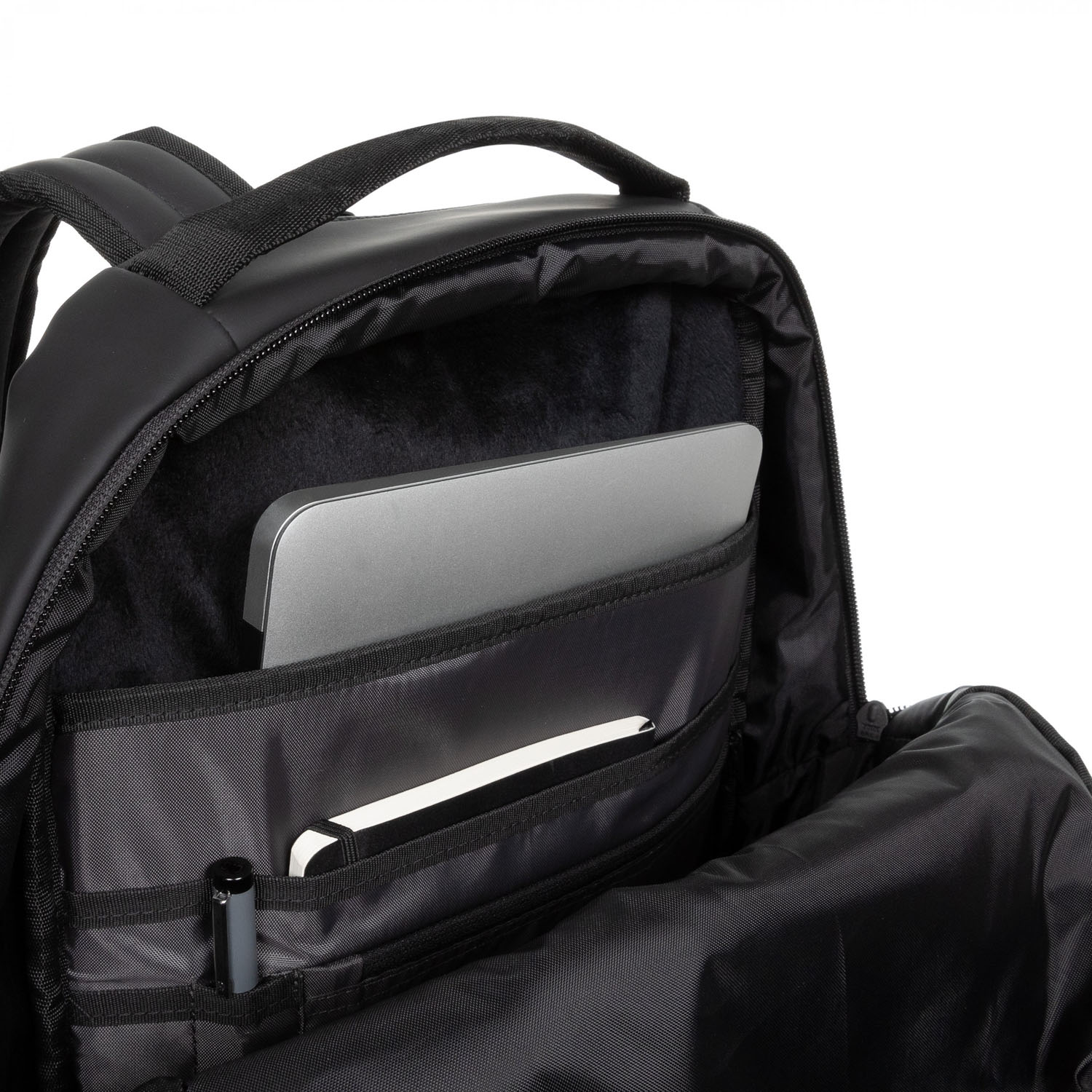 Eastpak Tecum F CNNCT F Matte Black Eastpak Tecum F CNNCT F Matte Black