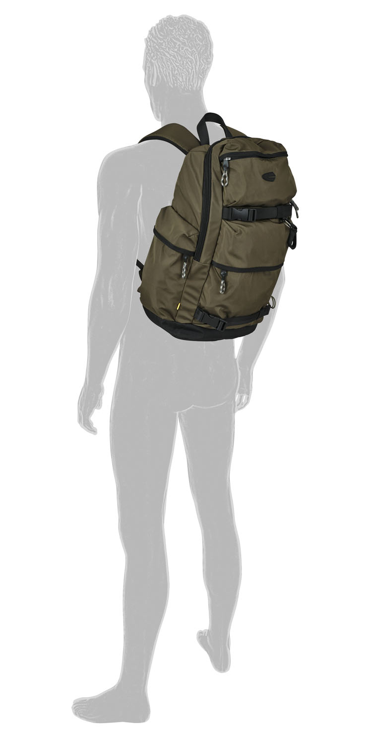 Camel Active Terra Backpack L aus recyceltem Nylon 4222 Khaki Camel Active Terra Backpack L aus recyceltem Nylon 4222 Khaki