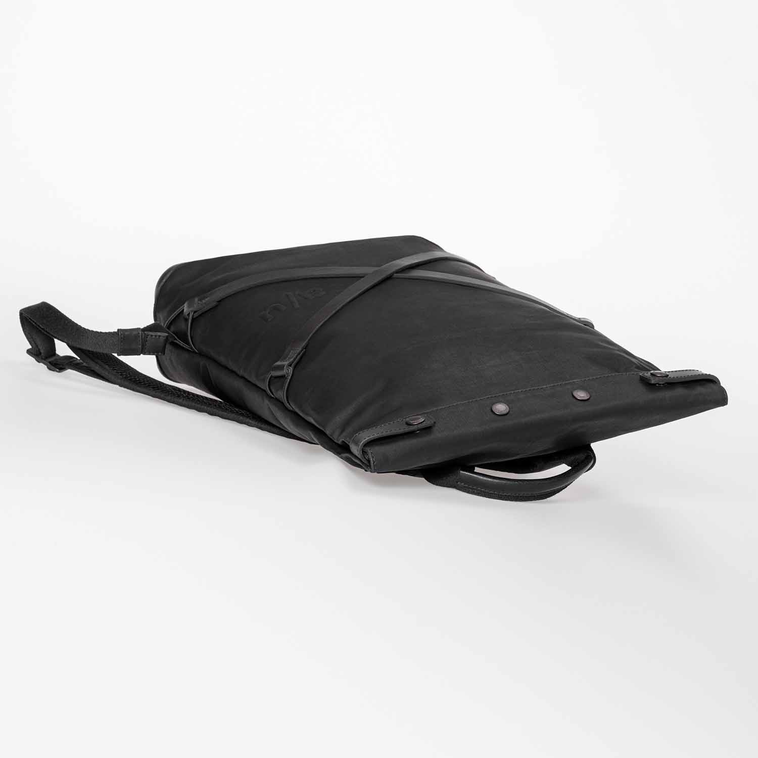 aunts & uncles Japan Yokohama Rolltop Rucksack mit 13" Notebookfach black aunts & uncles Japan Yokohama Rolltop Rucksack mit 13" Notebookfach black