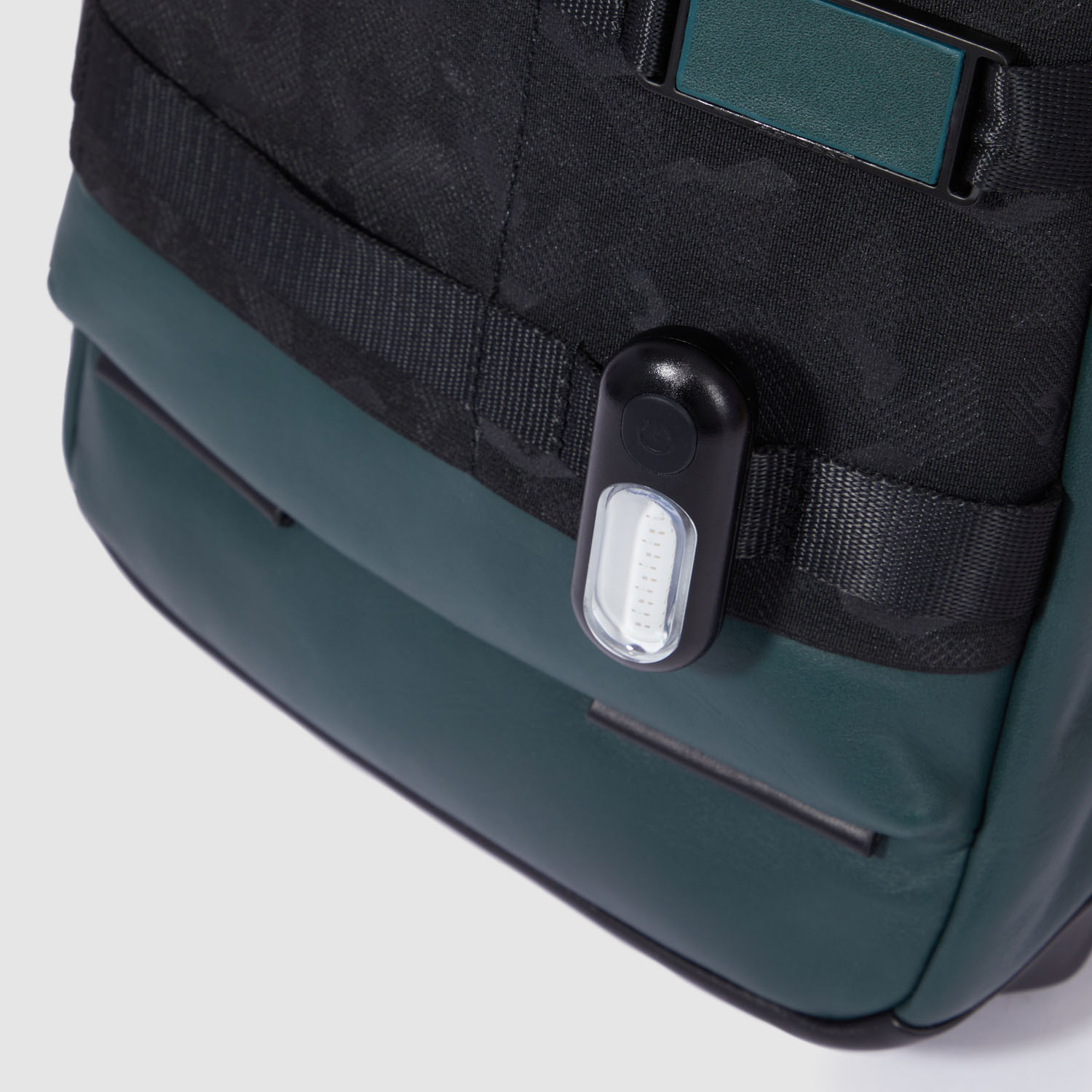 Piquadro FXP Modulare Leder-Umhängetasche für iPad® Schwarz Piquadro FXP Modulare Leder-Umhängetasche für iPad® Schwarz