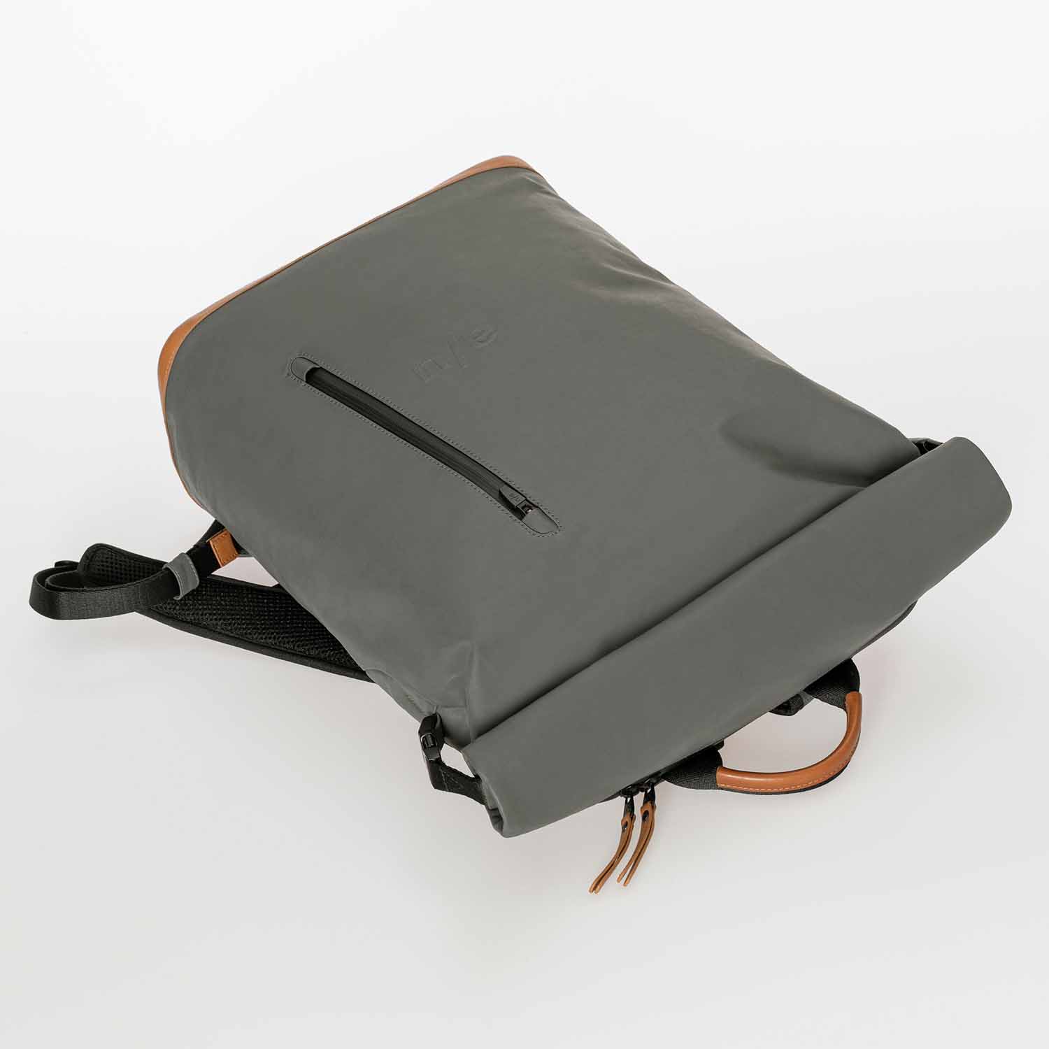 aunts & uncles Japan Matsuyama Rolltop Rucksack mit 16" Notebookfach gravity grey aunts & uncles Japan Matsuyama Rolltop Rucksack mit 16" Notebookfach gravity grey