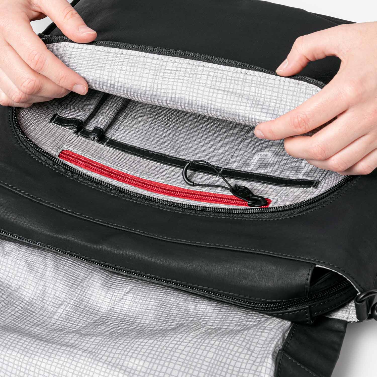 aunts & uncles Japan Matsumoto Messenger Bag black