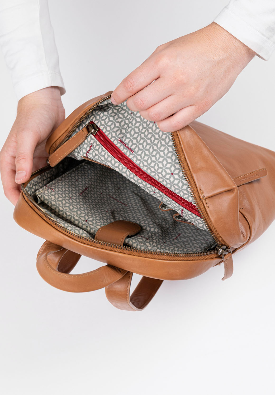 aunts & uncles Jamie's Orchard Crabapple Rucksack cognac