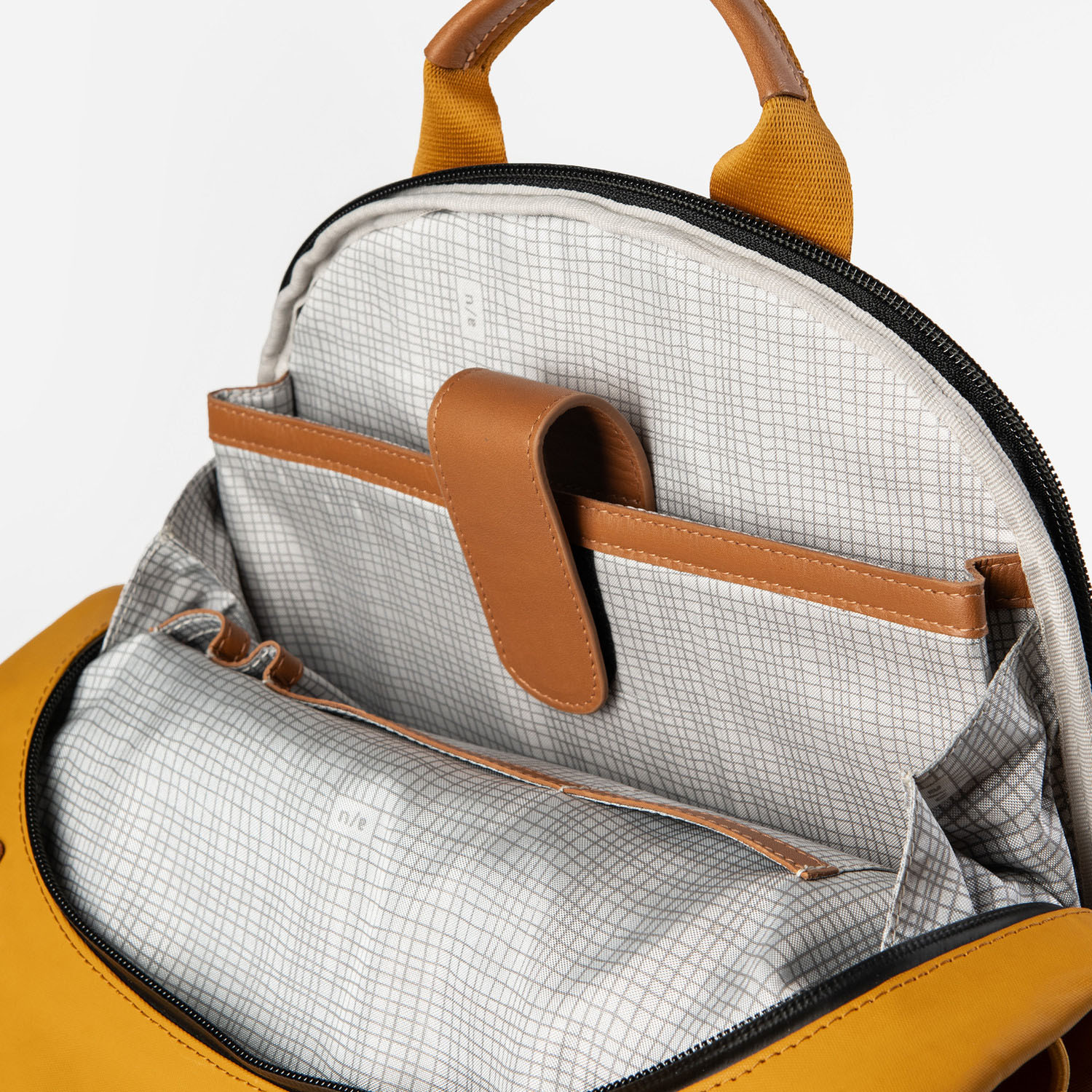 aunts & uncles Japan Yokohama Rolltop Rucksack mit 13" Notebookfach mustard