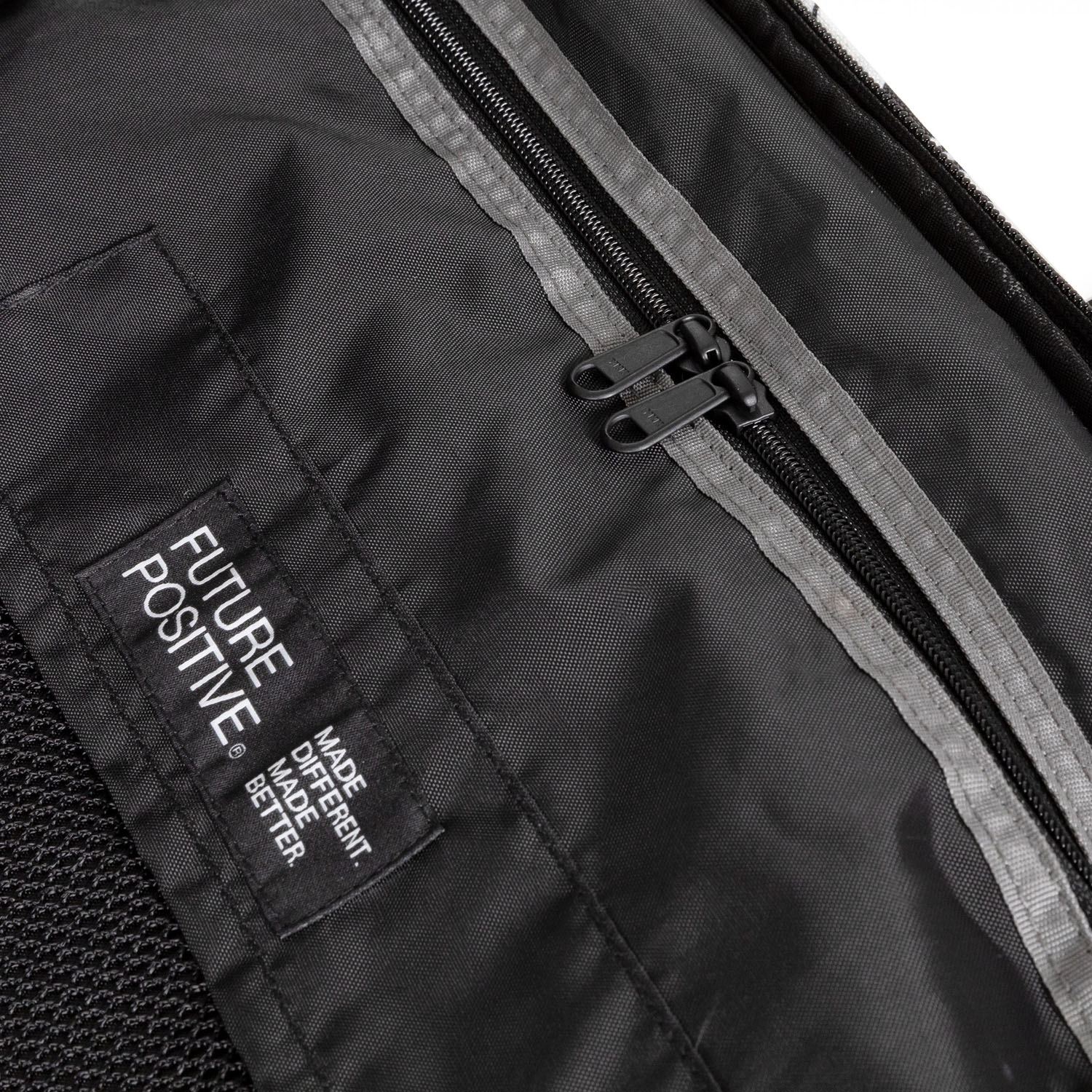 Eastpak Transit'R Reisetrolley M mit 2 Rollen 2024 Smiley YY Black Eastpak Transit'R Reisetrolley M mit 2 Rollen 2024 Smiley YY Black