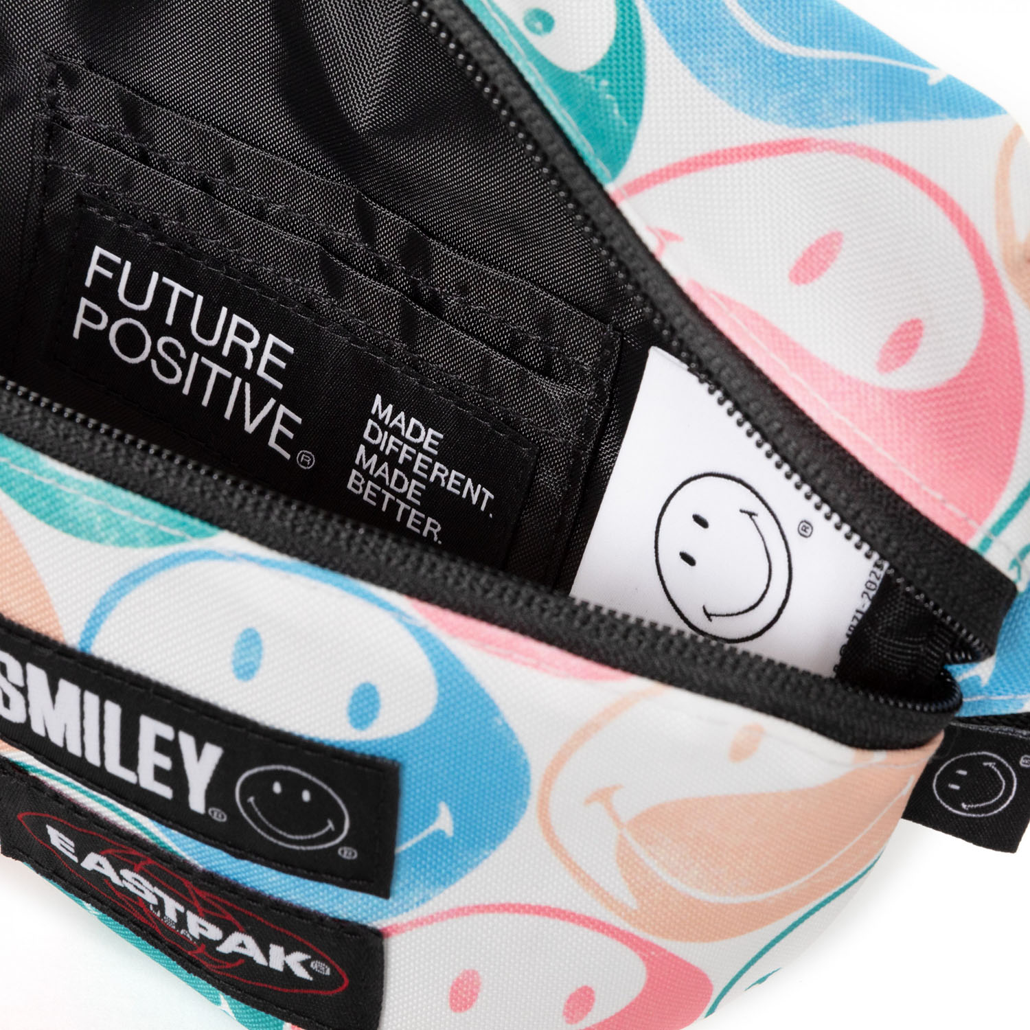 Eastpak SOMMAR Bauchtasche Smiley YY Color