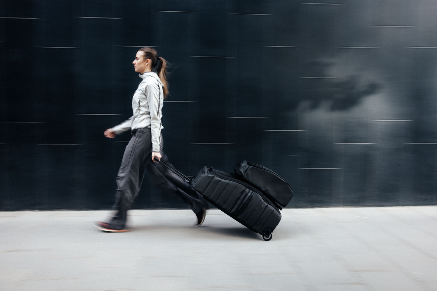 D_b_ Hugger Roller Bag 90L Moss Green