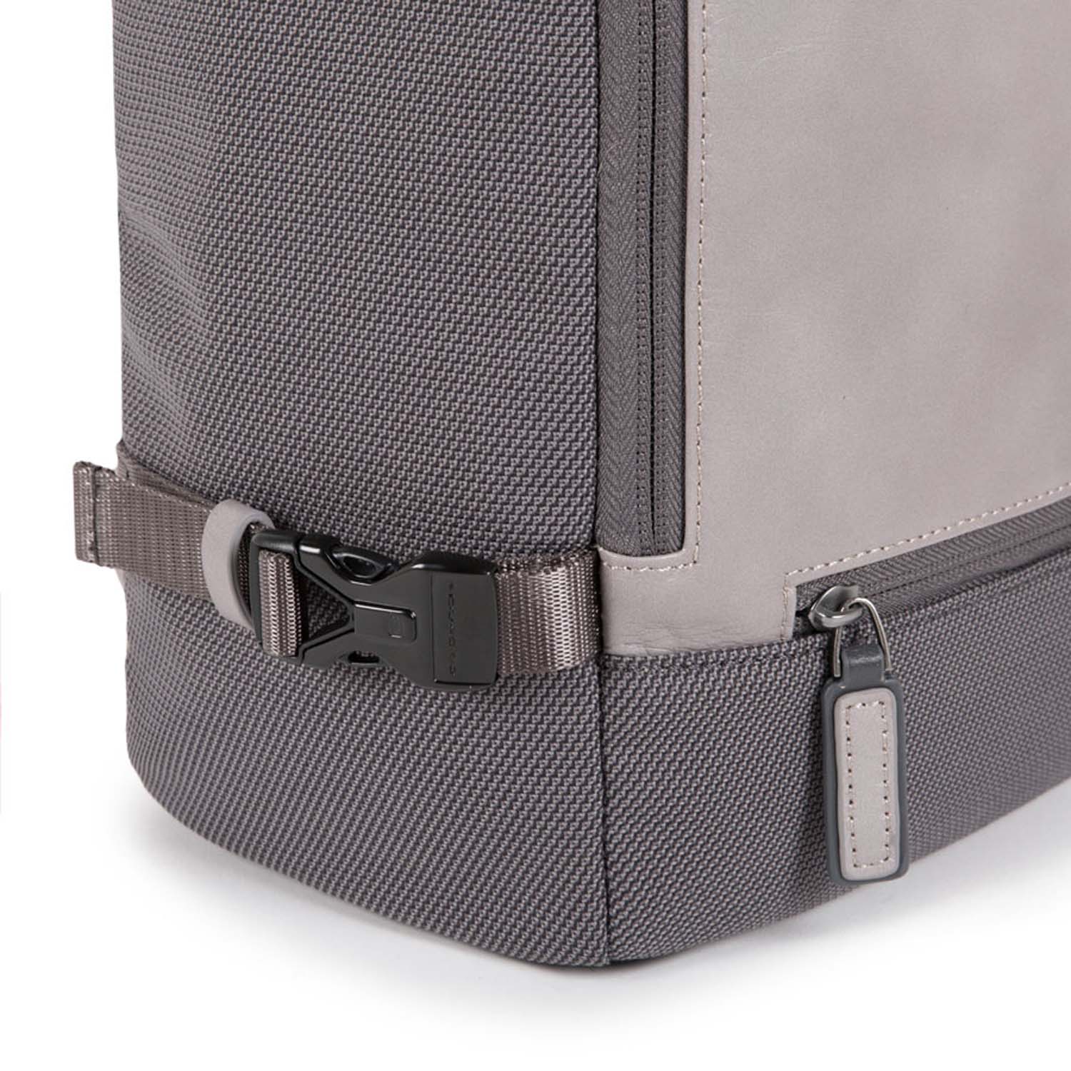 Piquadro Ade Großer Laptoprucksackaus recyceltem Stoff blau Piquadro Ade Großer Laptoprucksackaus recyceltem Stoff blau