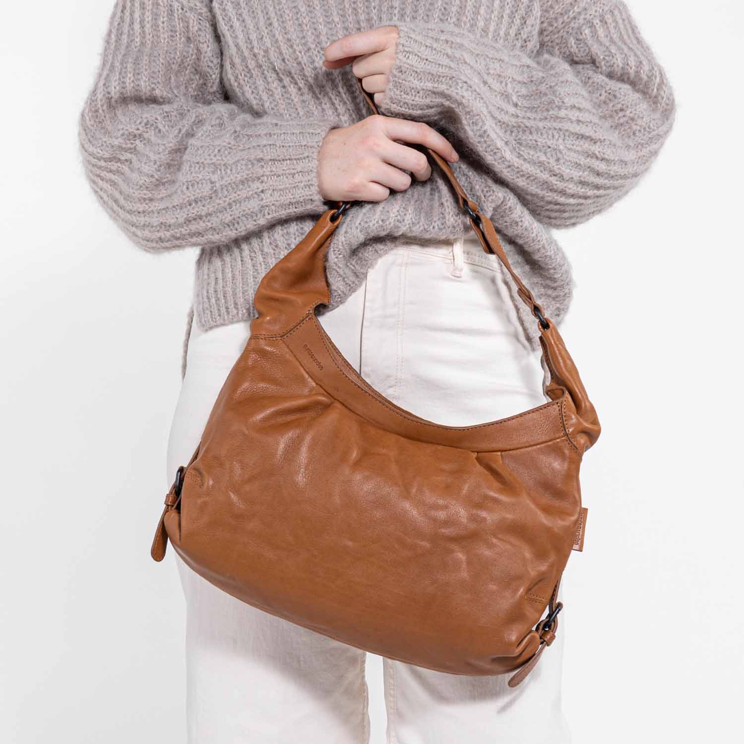 aunts & uncles Grandma's Luxury Club Mrs. Berry Roll Umhängetasche caramel