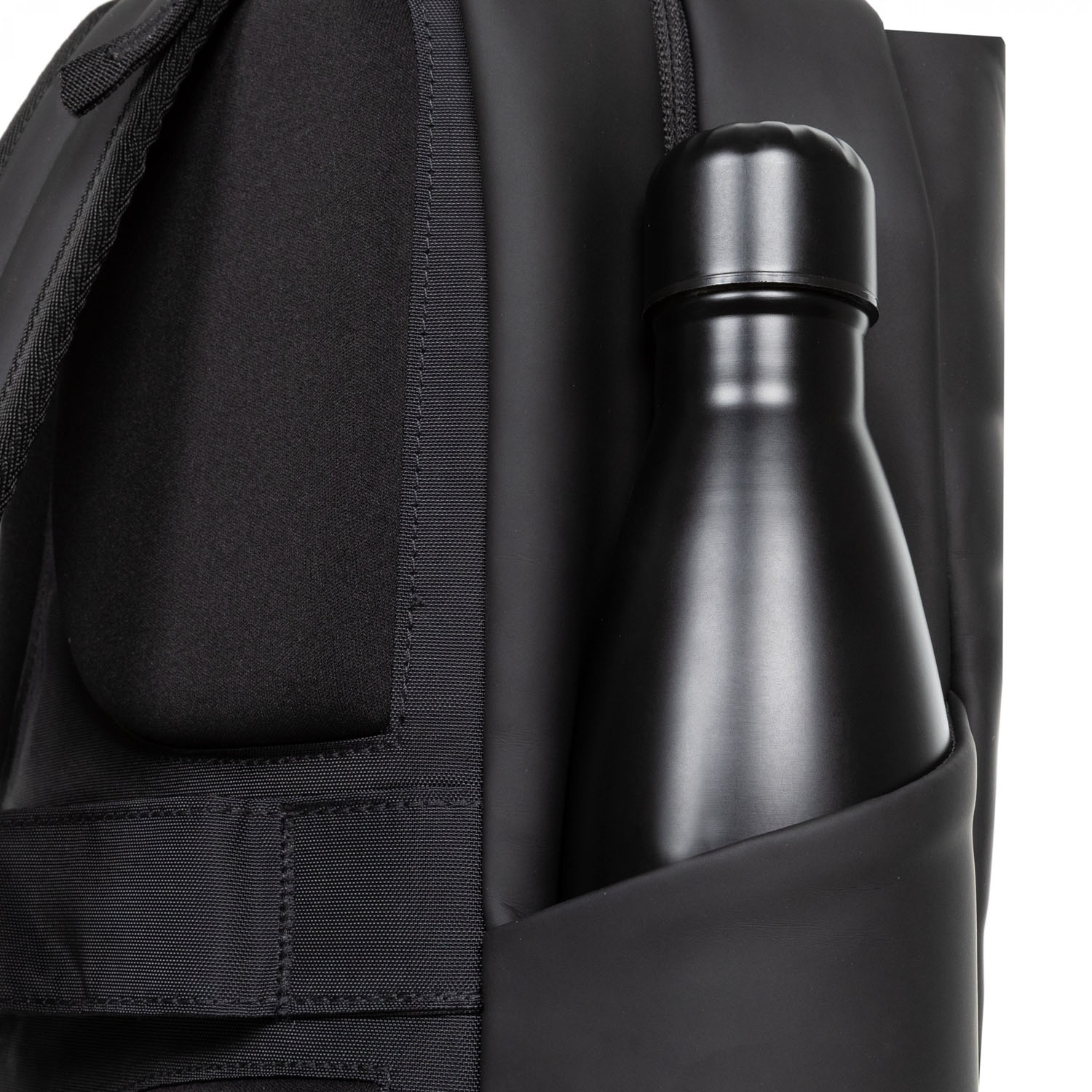 Eastpak Tecum F CNNCT F Matte Black Eastpak Tecum F CNNCT F Matte Black