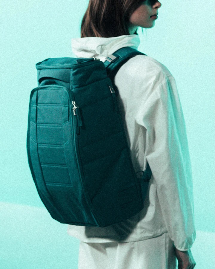 D_b_ Hugger Backpack 25L Midnight Teal