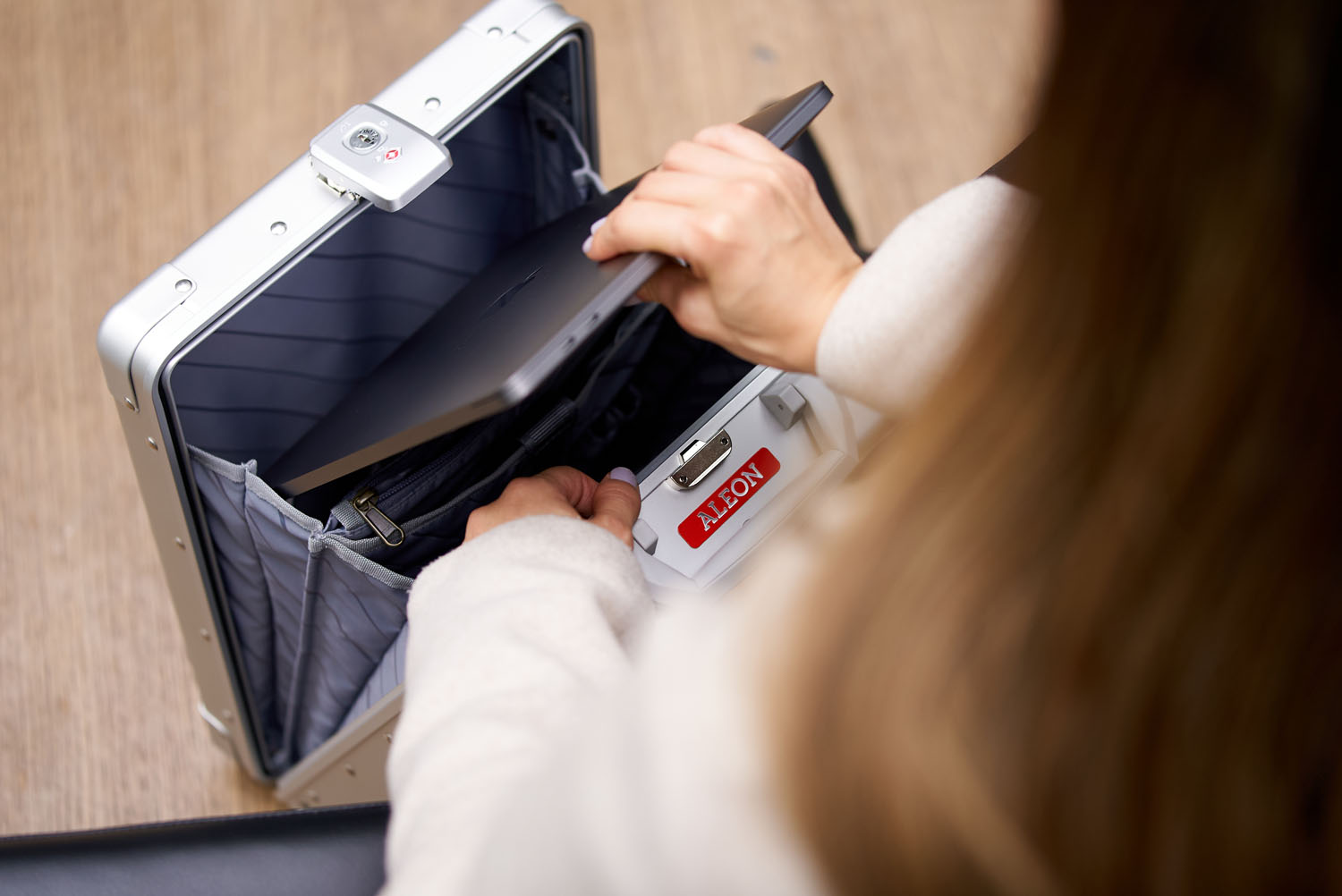 Aleon Business Vertical Business Koffer 16" Platinum/silber Aleon Business Vertical Business Koffer 16" Platinum/silber