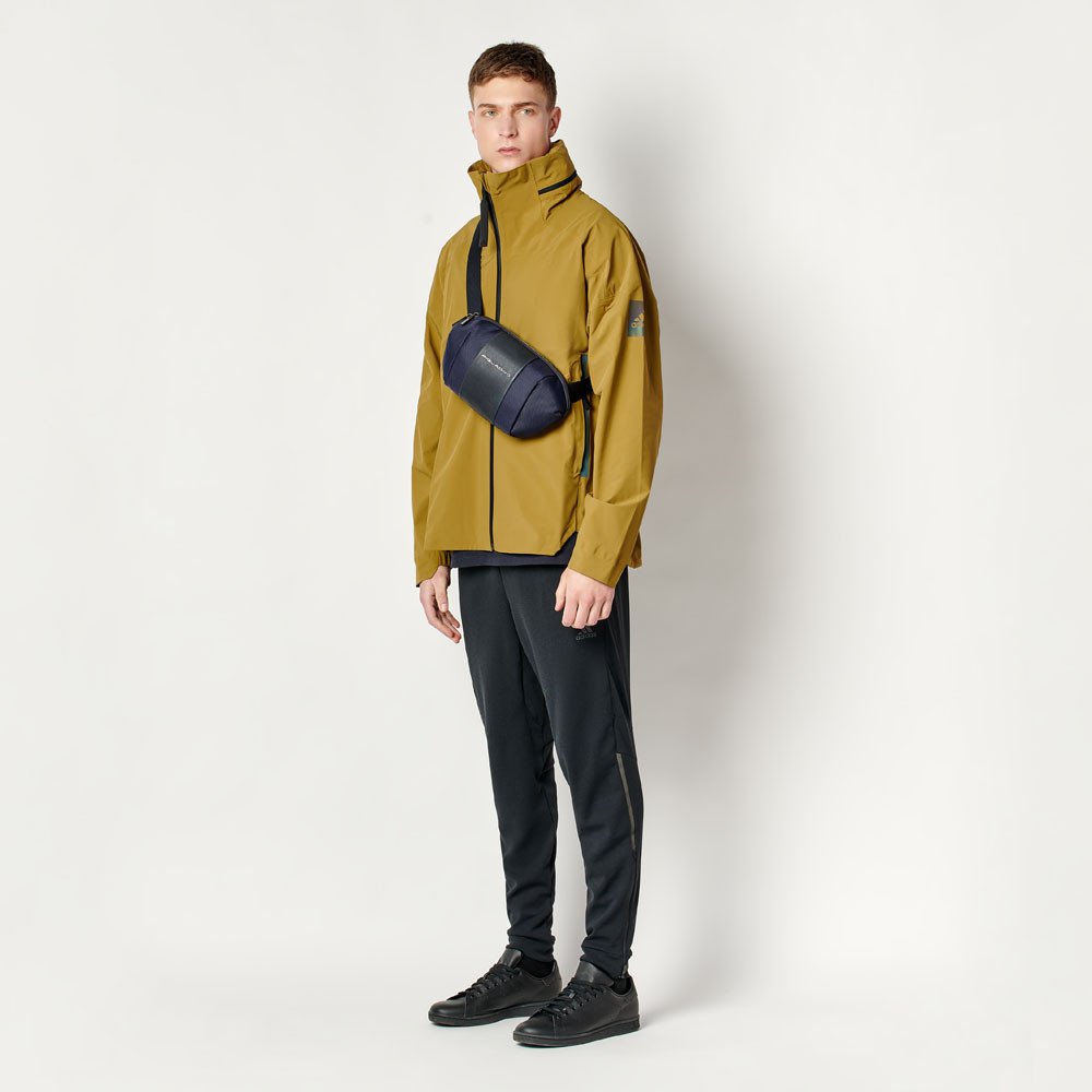 Piquadro Brief 2 Gürteltasche aus rezykliertem Stoff Schwarz