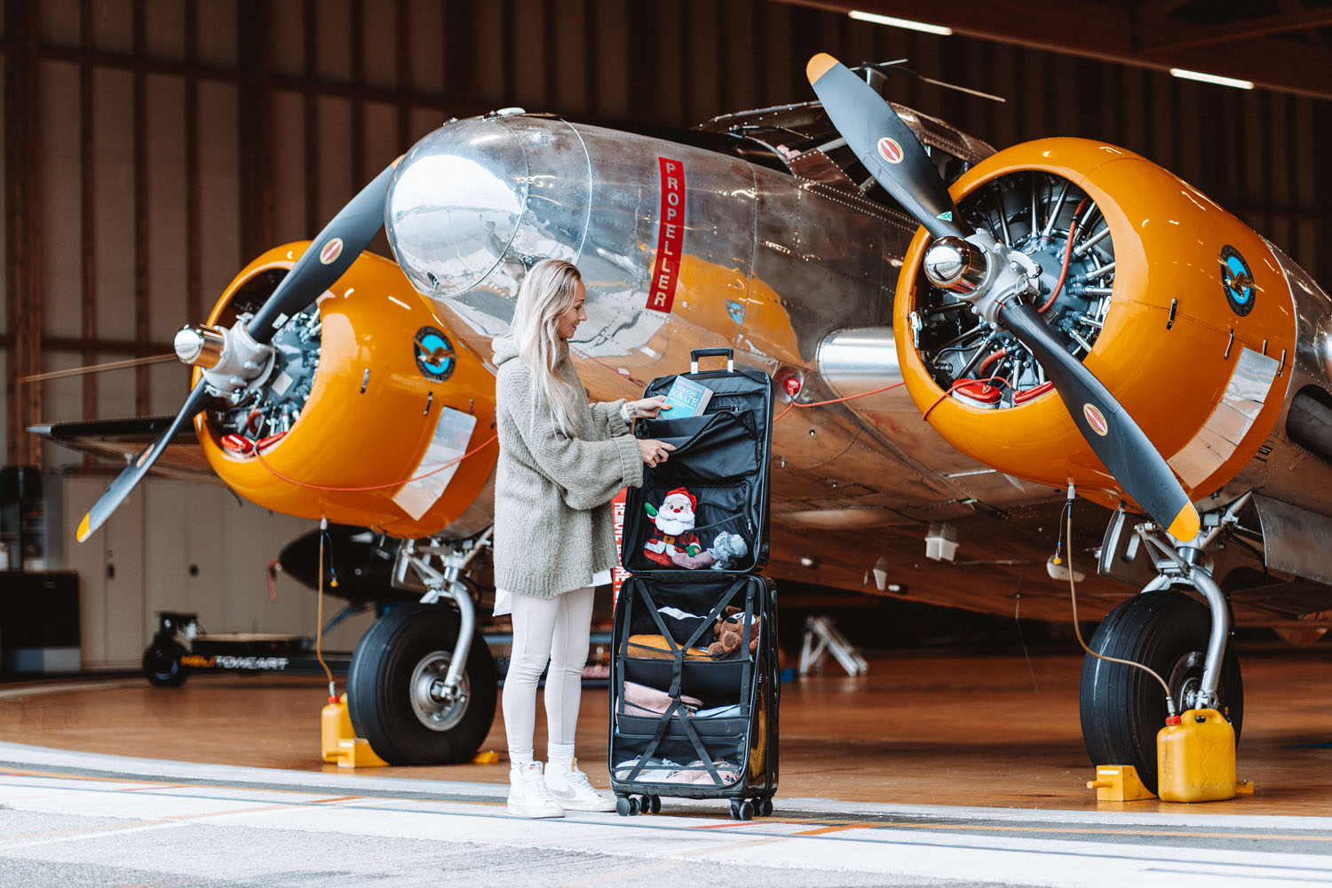 CASYRO Stand-Up Koffer M Schwarz CASYRO Stand-Up Koffer M Schwarz