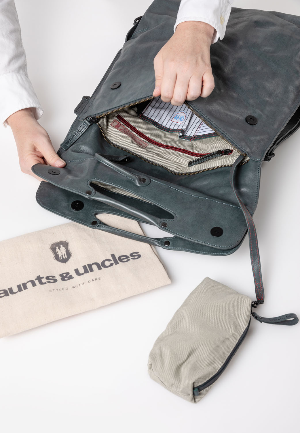 aunts & uncles Grandma's Luxury Club Mrs. Apple Strudel Multifunktional: Rucksack/Umhängetasche cloud aunts & uncles Grandma's Luxury Club Mrs. Apple Strudel Multifunktional: Rucksack/Umhängetasche cloud