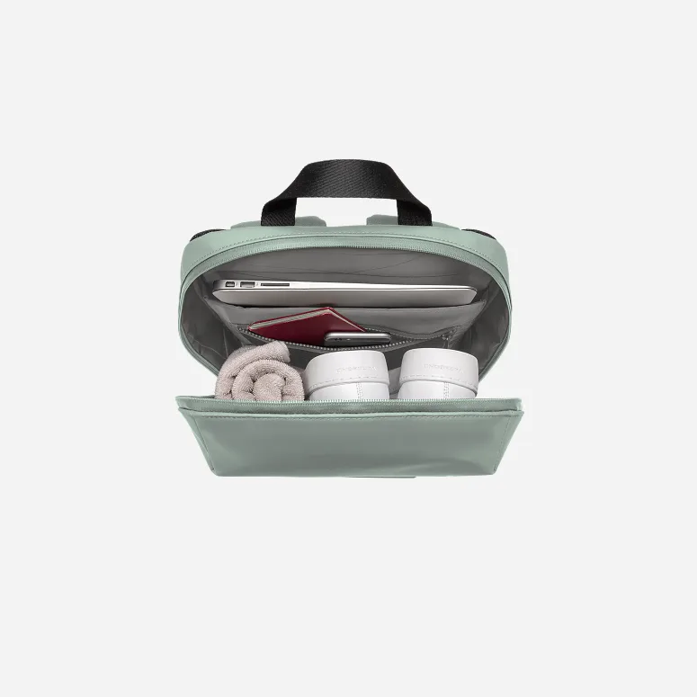 Horizn Studios GION ESSENTIAL Rucksack M Marine Green Horizn Studios GION ESSENTIAL Rucksack M Marine Green