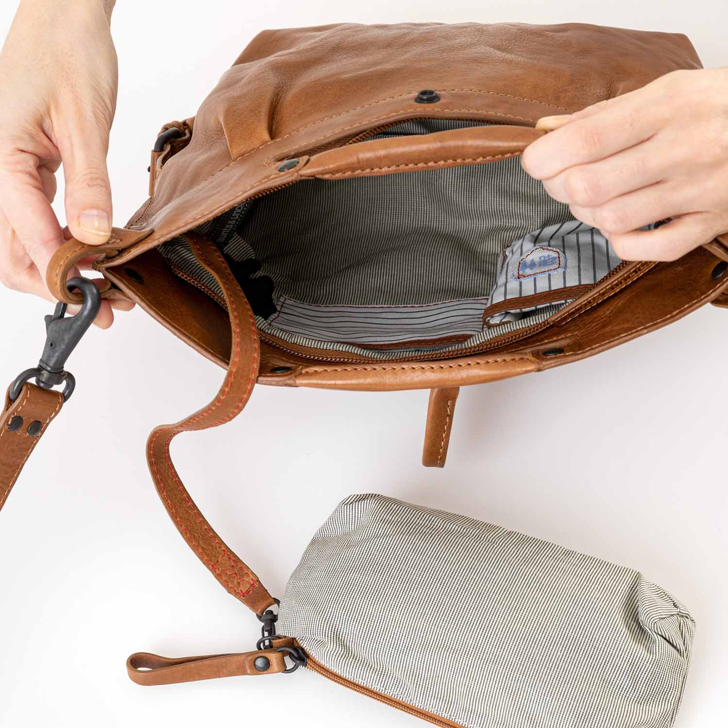 aunts & uncles Grandma's Luxury Club Mrs. Strawberry Muffin Umhängetasche caramel aunts & uncles Grandma's Luxury Club Mrs. Strawberry Muffin Umhängetasche caramel