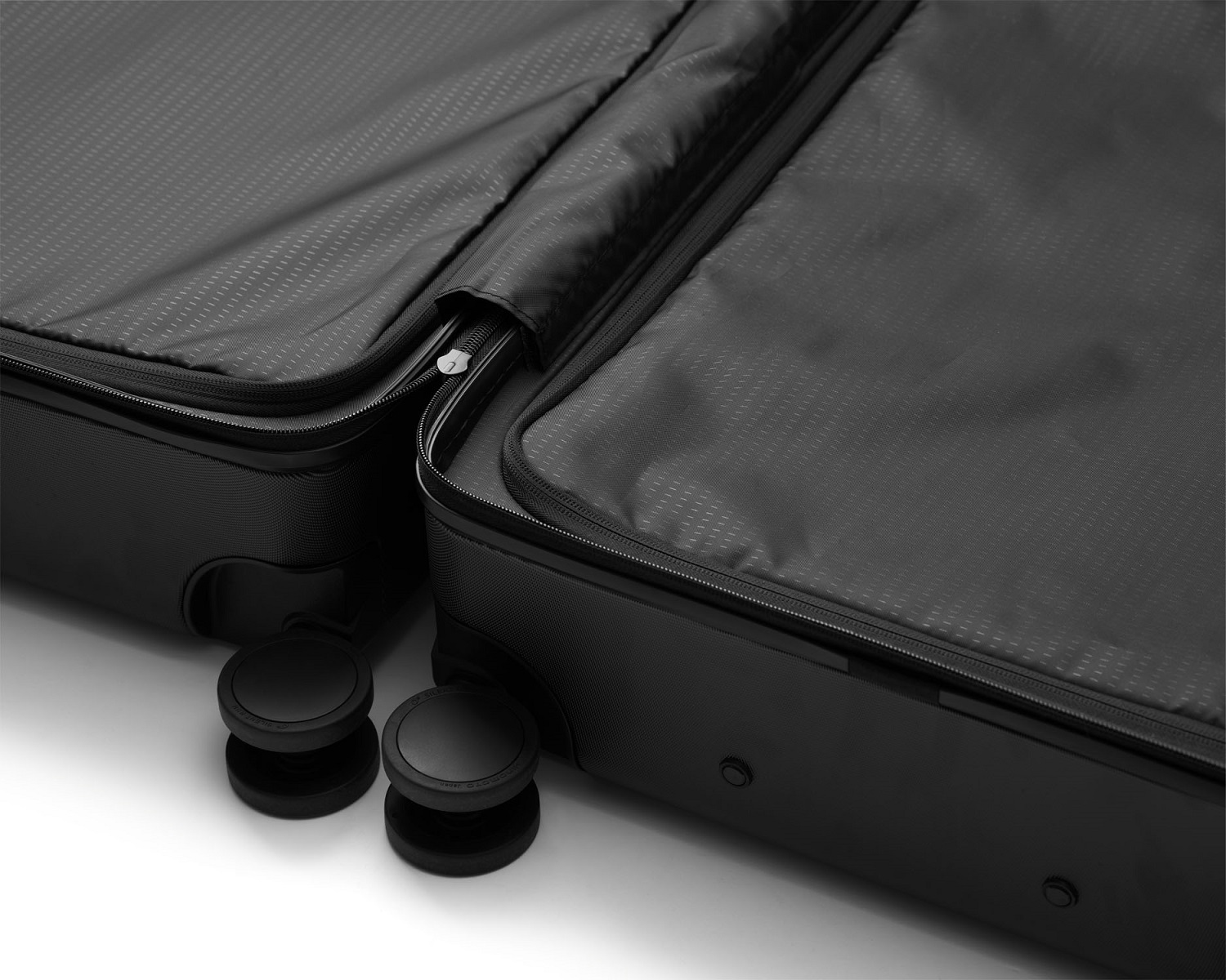 D_b_ Ramverk Front-access Carry-on Black Out D_b_ Ramverk Front-access Carry-on Black Out