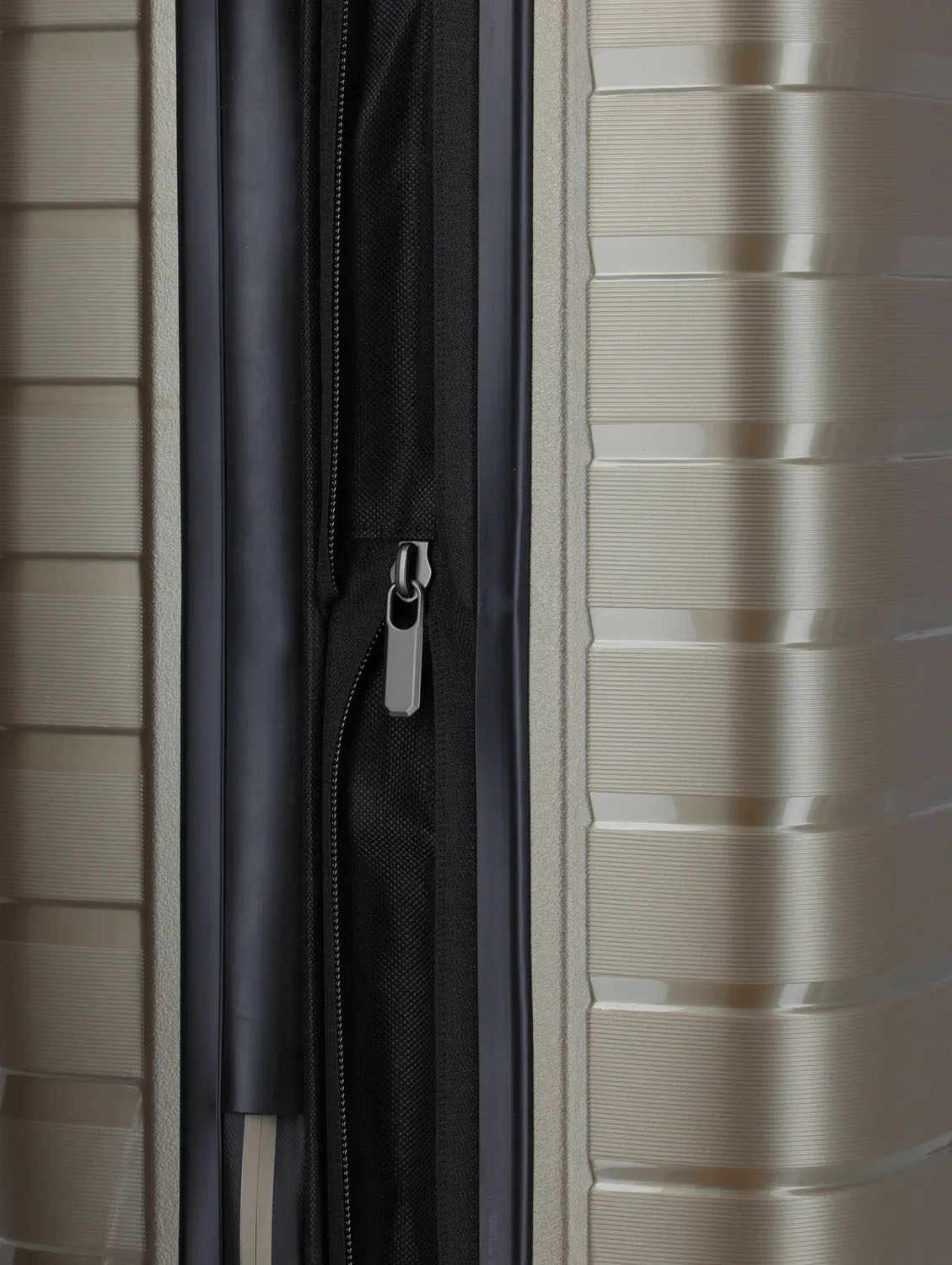 Travelite Air Base Trolley S 4-Rollen, erweiterbar Champagner