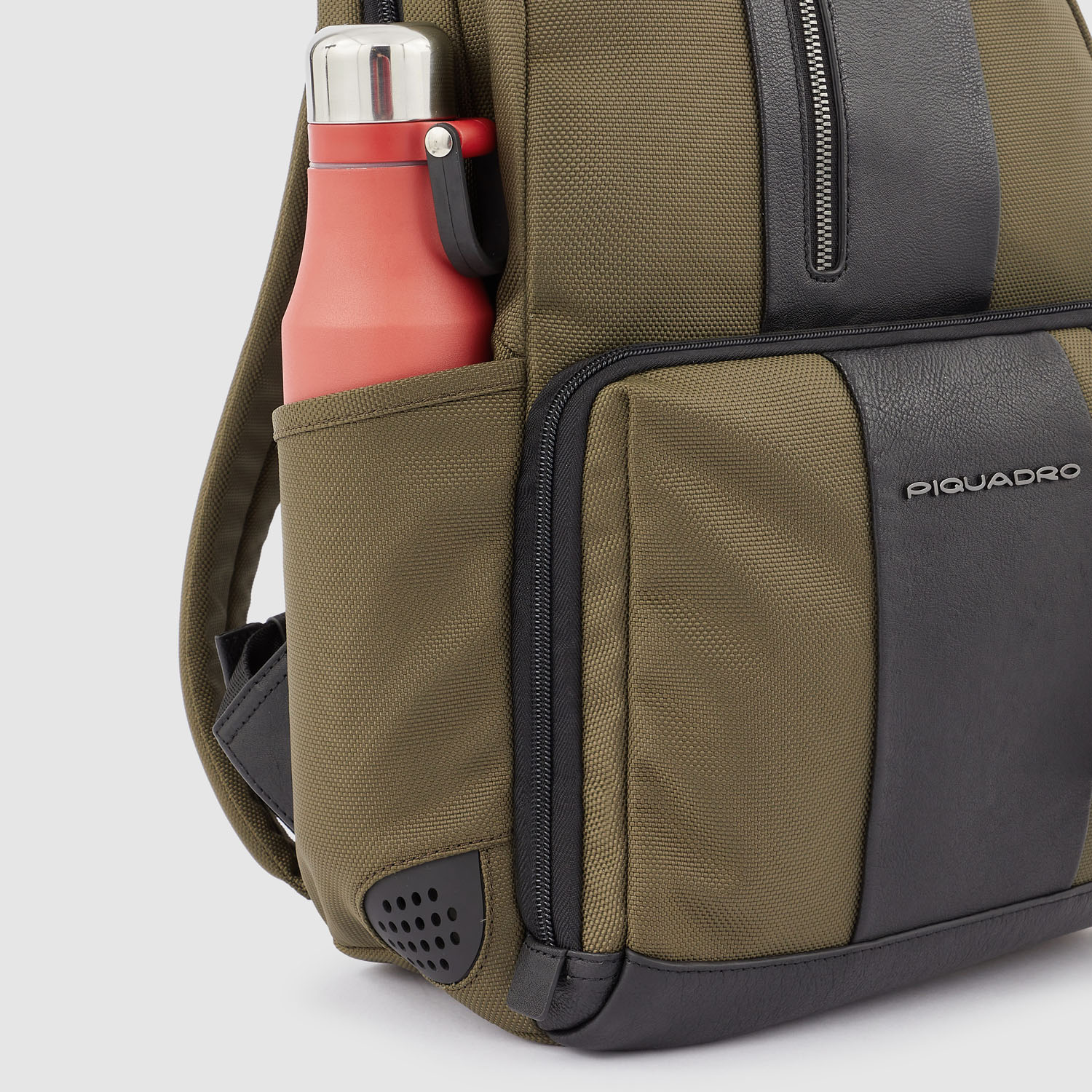 Piquadro Brief 2 Laptoprucksack aus rezykliertem Stoff für 14" Notebook Militärgrün