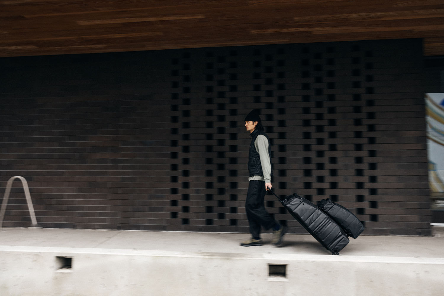 D_b_ Hugger Roller Bag 90L Black Out D_b_ Hugger Roller Bag 90L Black Out