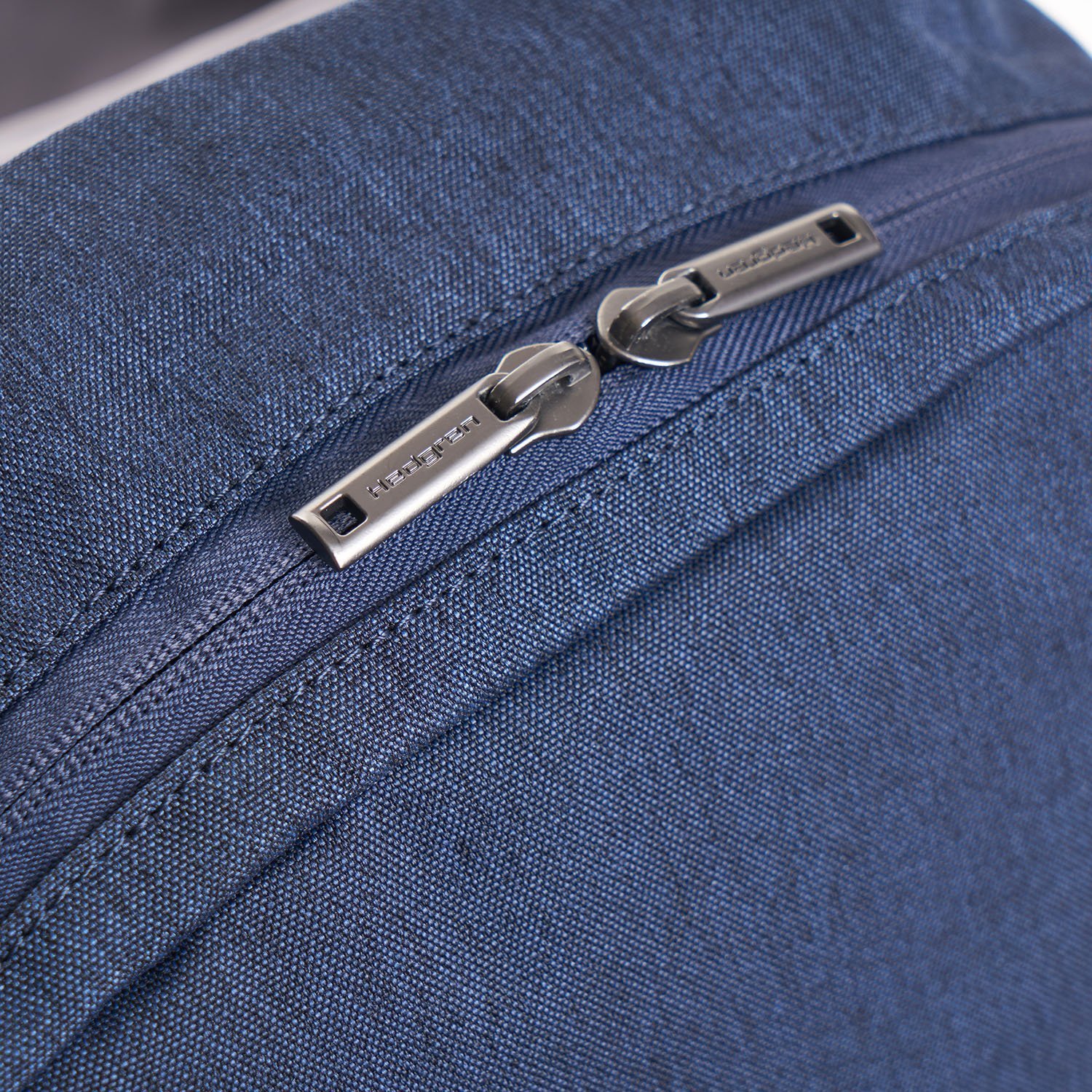 Hedgren Knock Out CASSIEL Rucksack mit Überschlag und Laptopfach 15" Parisian Night Blue Hedgren Knock Out CASSIEL Rucksack mit Überschlag und Laptopfach 15" Parisian Night Blue