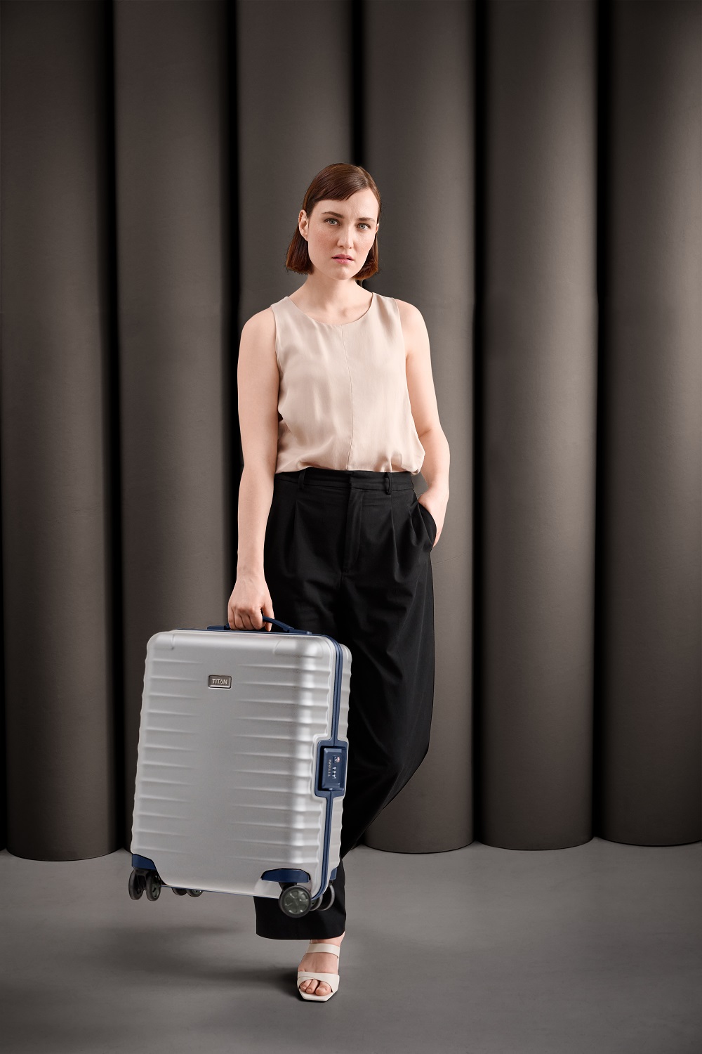 TITAN Litron Frame 4-Rollen Kabinentrolley 55cm LIMITED EDITION + Gratis Hotelgutschein