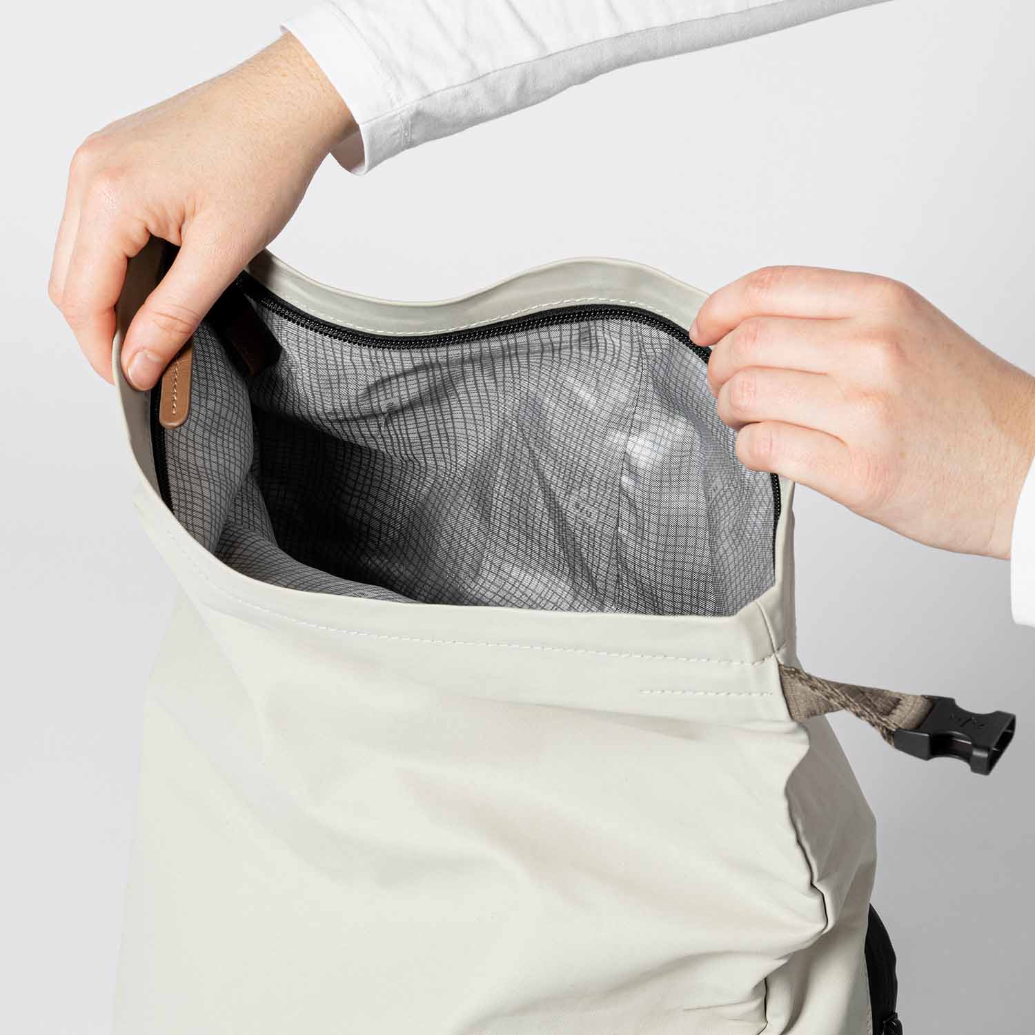 aunts & uncles Japan Fukui Rolltop Rucksack mit 15" Notebookfach dust