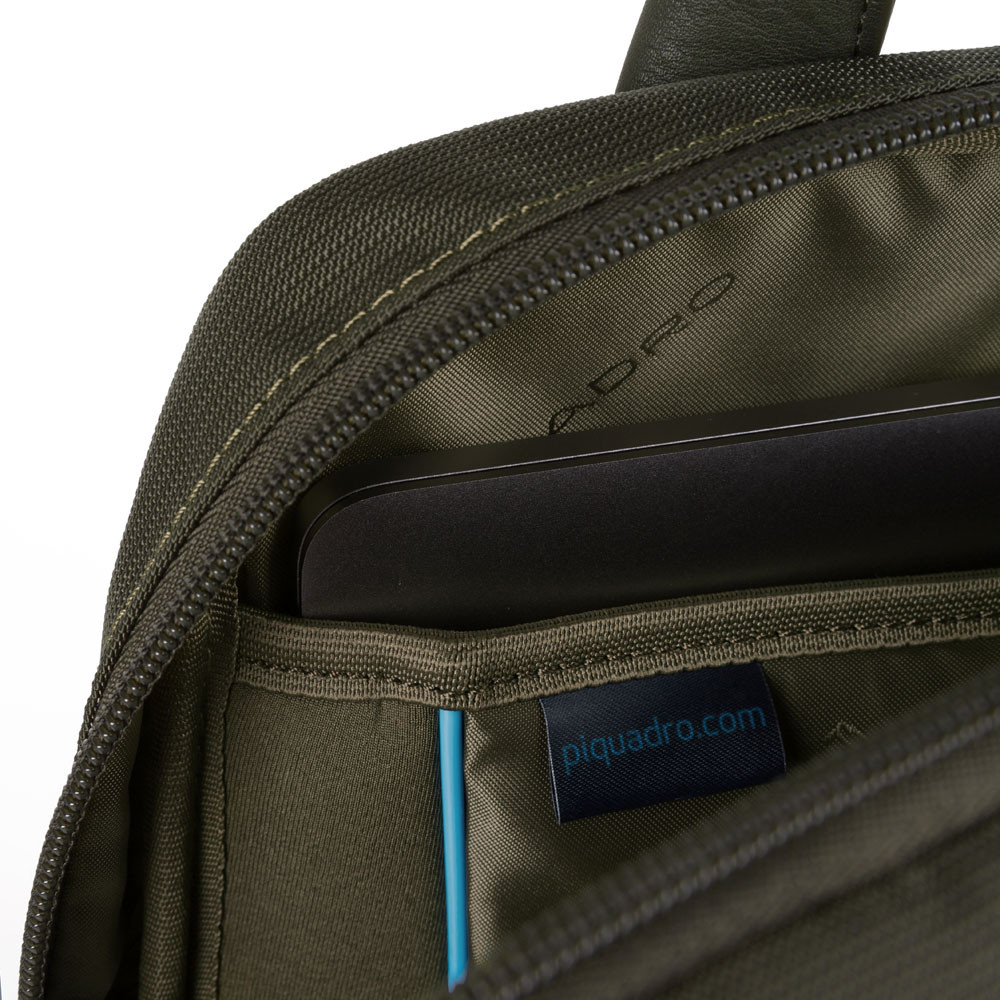 Piquadro Macbeth Kleiner Laptoprucksack aus Leder und recyceltem Olivgrün