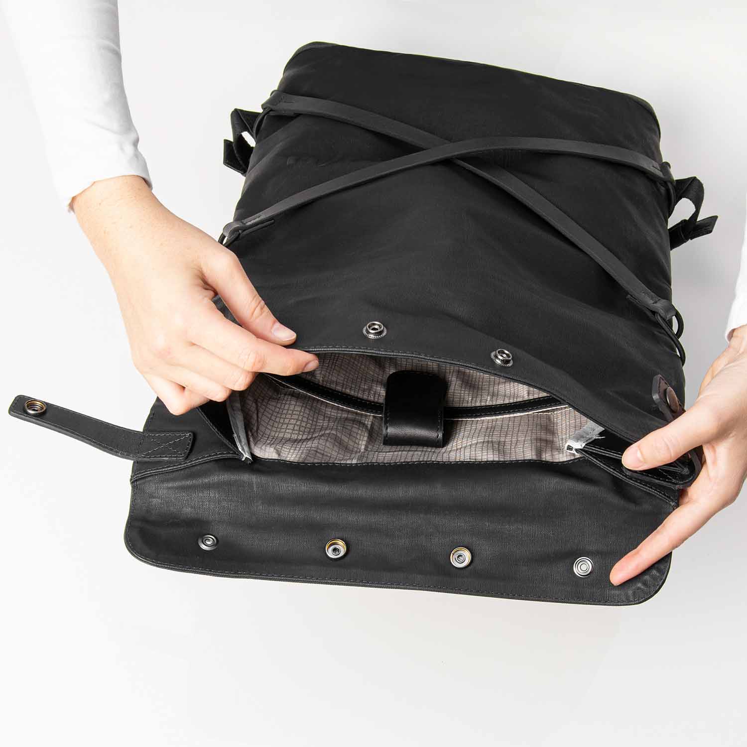 aunts & uncles Japan Yokohama Rolltop Rucksack mit 13" Notebookfach black