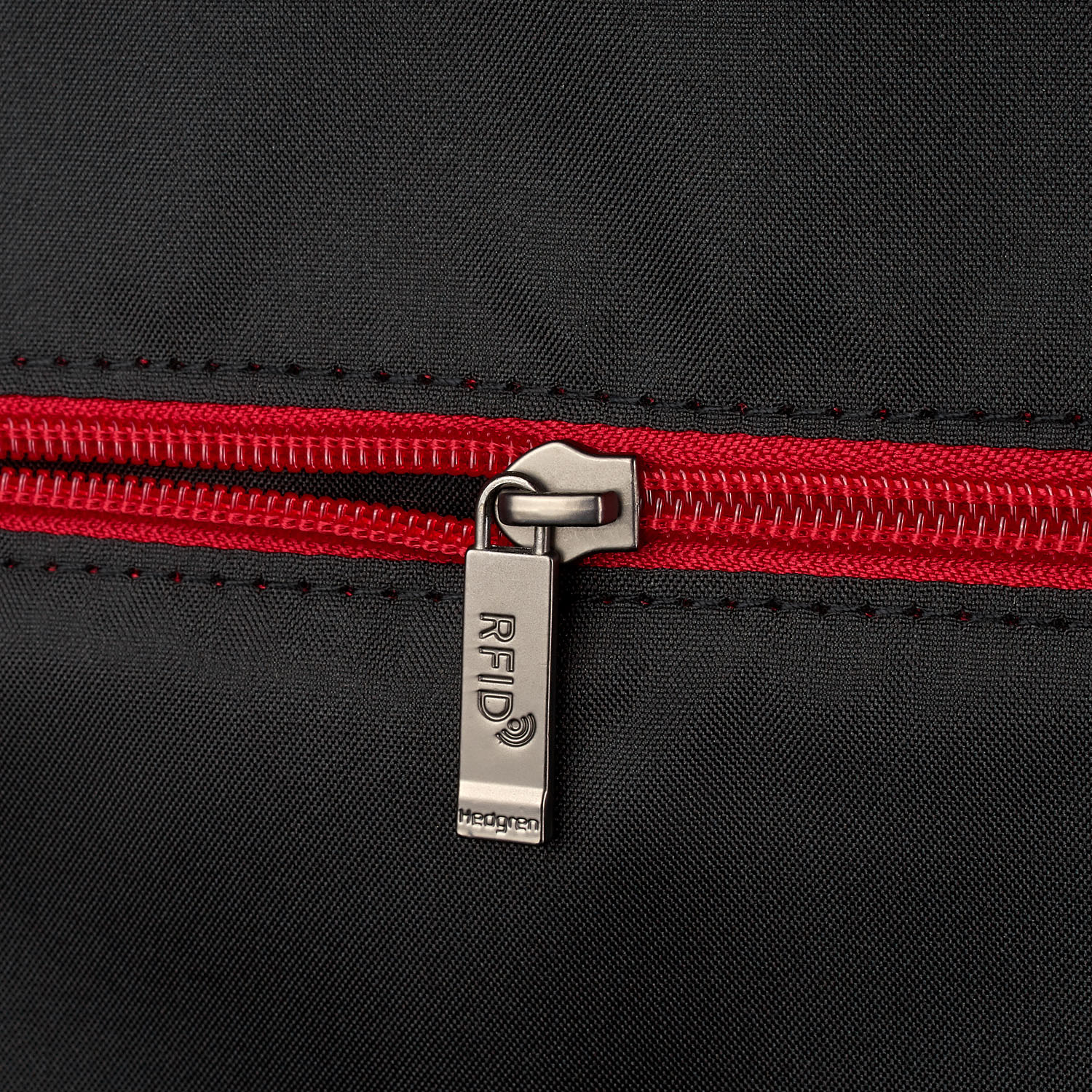 Hedgren Great American Heritage CANYON Square Backpack RFID 15,6" Salsa Red Hedgren Great American Heritage CANYON Square Backpack RFID 15,6" Salsa Red