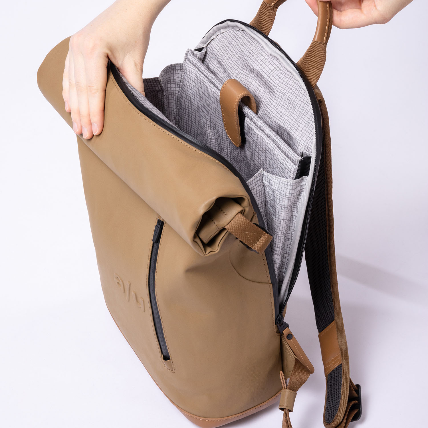 aunts & uncles Japan Tokio Rolltop Rucksack mit 13" Notebookfach cosmic void