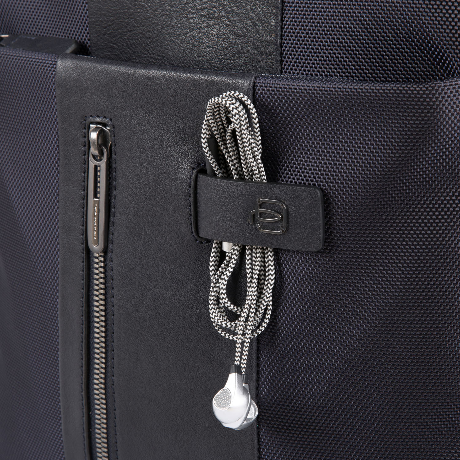 Piquadro Brief Schmaler Laptoprucksack mit iPad-Fach schwarz