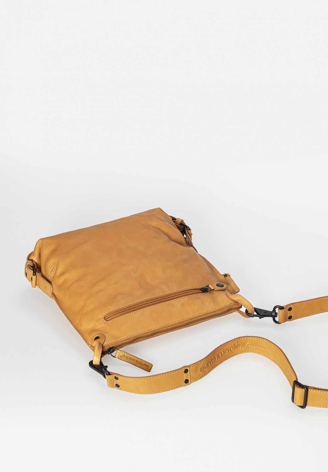 aunts & uncles Grandma's Luxury Club Mrs. Raisin Cookie Umhängetasche buckthorn aunts & uncles Grandma's Luxury Club Mrs. Raisin Cookie Umhängetasche buckthorn