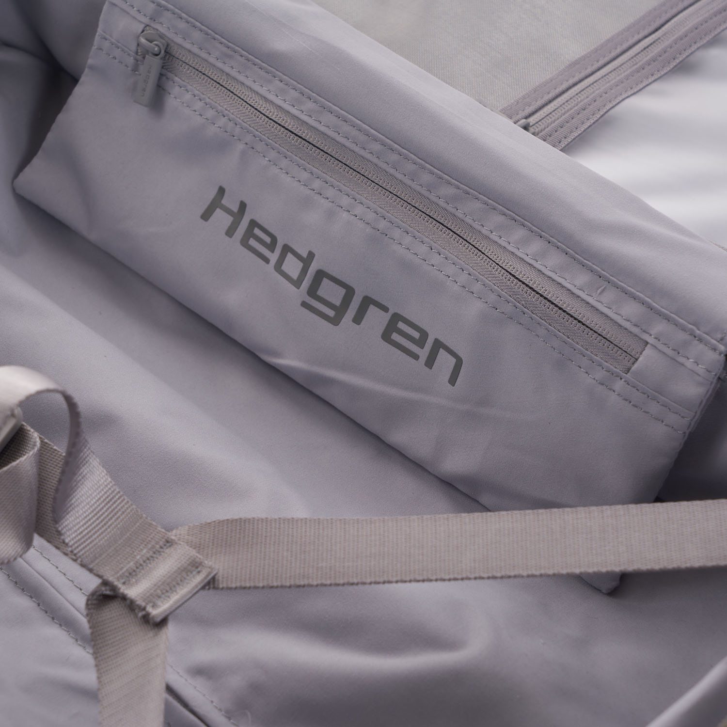 Hedgren Edge Carve XS Cabin Trolley, 4 Rollen, 55cm Dark Champagne Hedgren Edge Carve XS Cabin Trolley, 4 Rollen, 55cm Dark Champagne