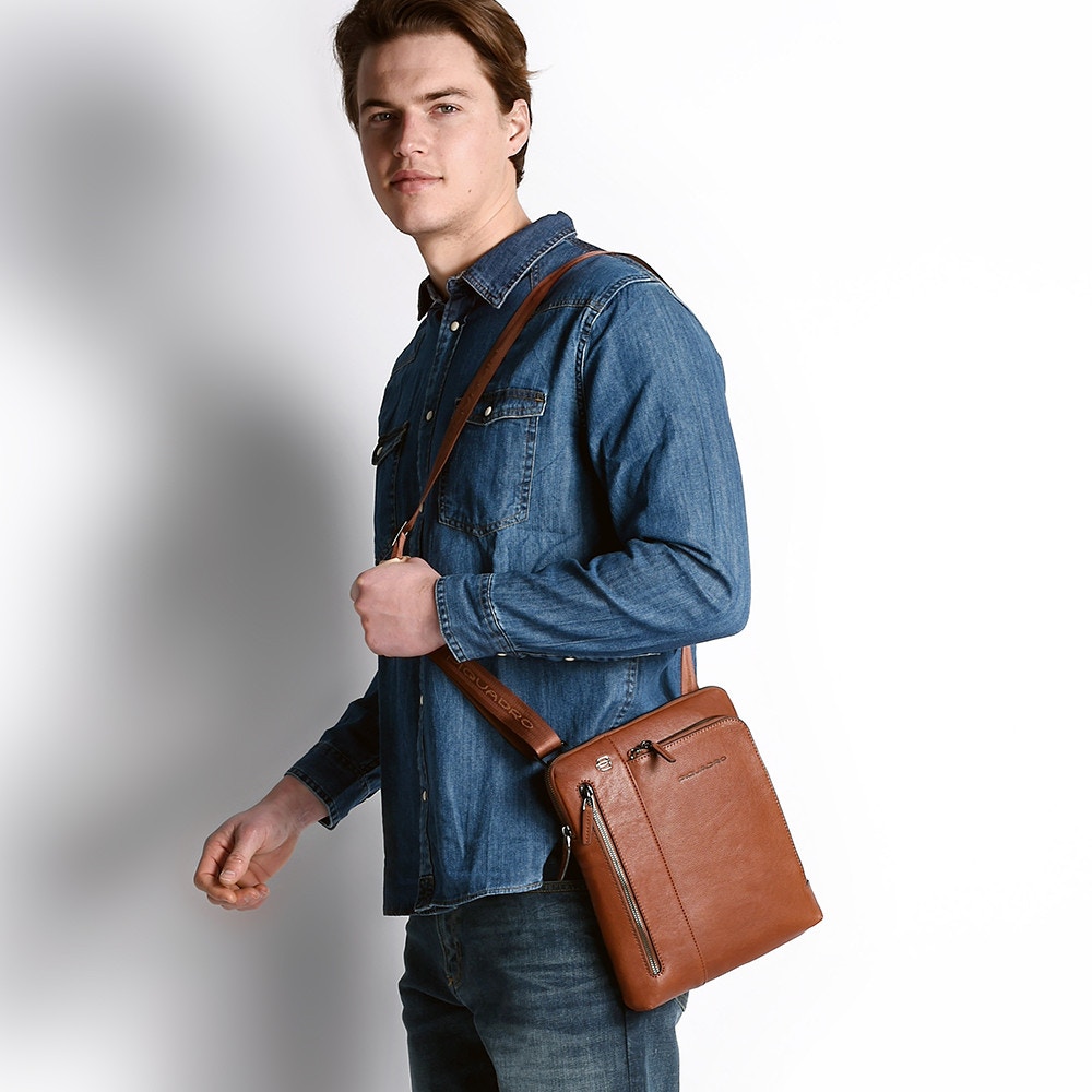 Piquadro Black Square Umhängetasche mit iPad®Air/Pro 9,7-Fach cuoio tabacco Piquadro Black Square Umhängetasche mit iPad®Air/Pro 9,7-Fach cuoio tabacco