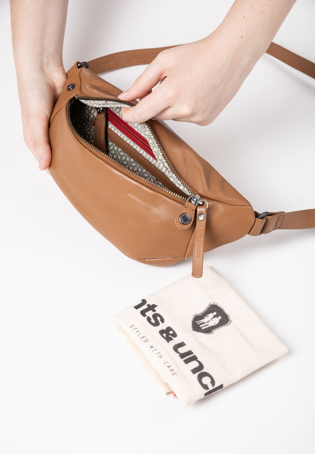 aunts & uncles Jamie´s Orchard Bilberry Bauchtasche cognac aunts & uncles Jamie´s Orchard Bilberry Bauchtasche cognac