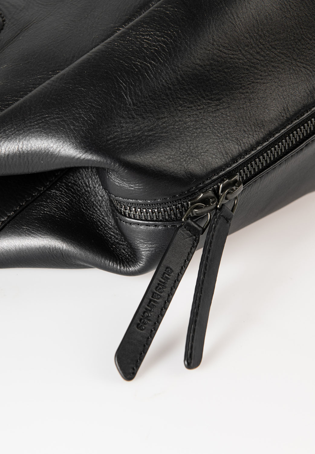 aunts & uncles Jamie's Orchard Olive Schultertasche jet black aunts & uncles Jamie's Orchard Olive Schultertasche jet black