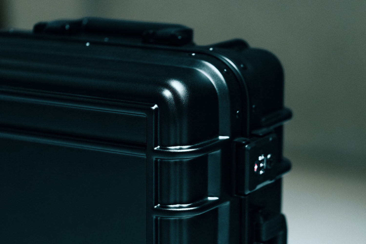 Eastpak RESIST'R CASE L Robuster Hartschalen-Trolley Black Eastpak RESIST'R CASE L Robuster Hartschalen-Trolley Black