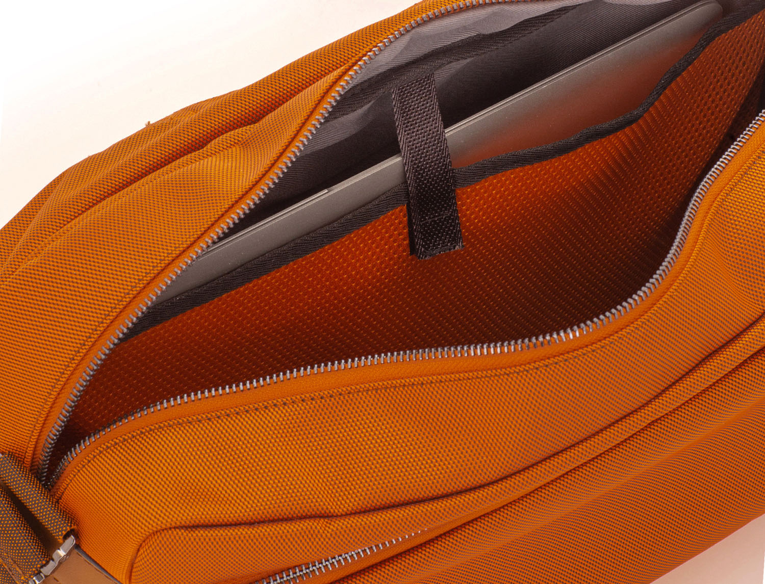 SCHARLAU First Class Air Force One, Messenger Bag mit 15,6" Laptopfach Orange