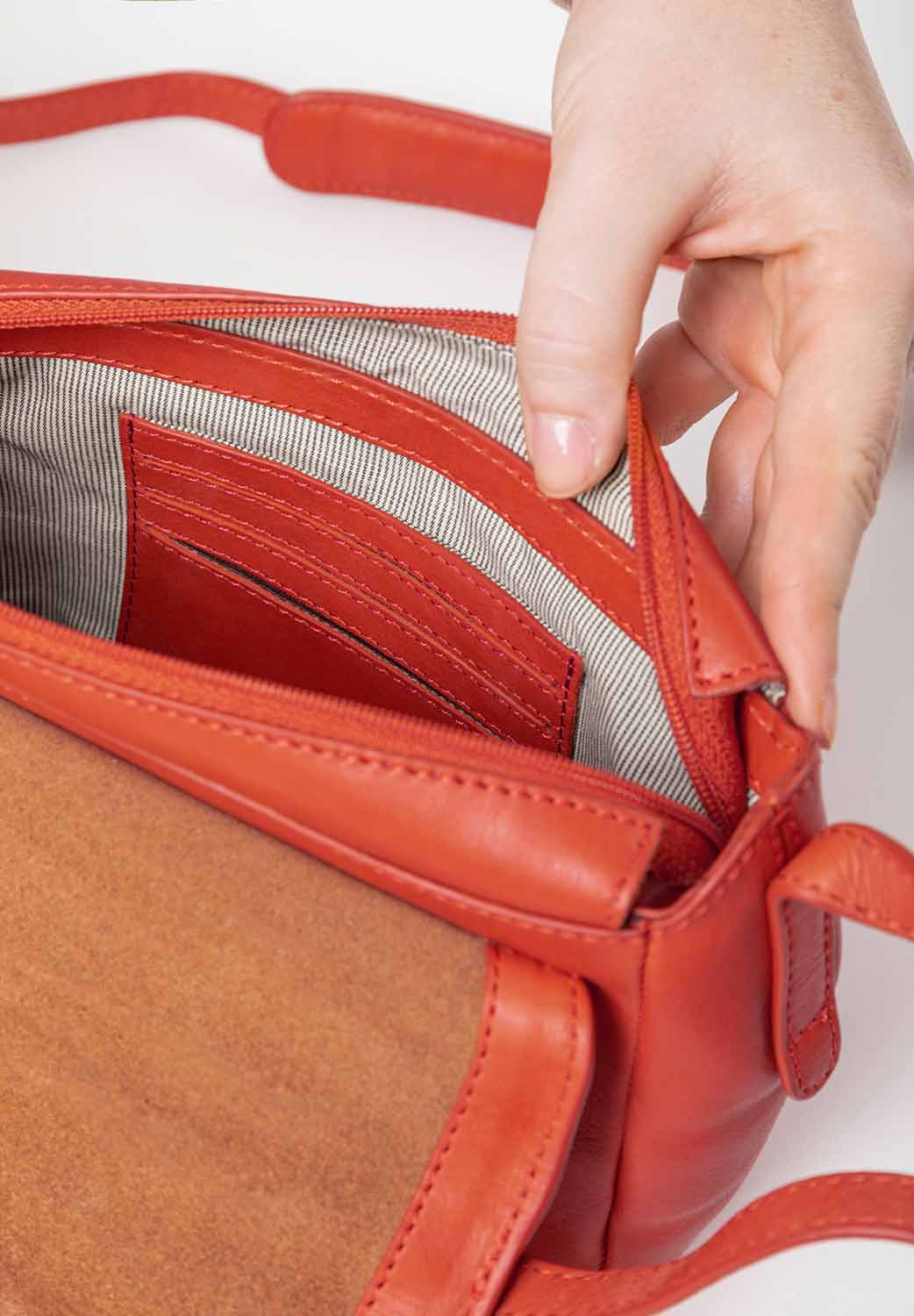 aunts & uncles Grandma's Luxury Club Mrs. Bao Bun Schultertasche rooibos tea aunts & uncles Grandma's Luxury Club Mrs. Bao Bun Schultertasche rooibos tea