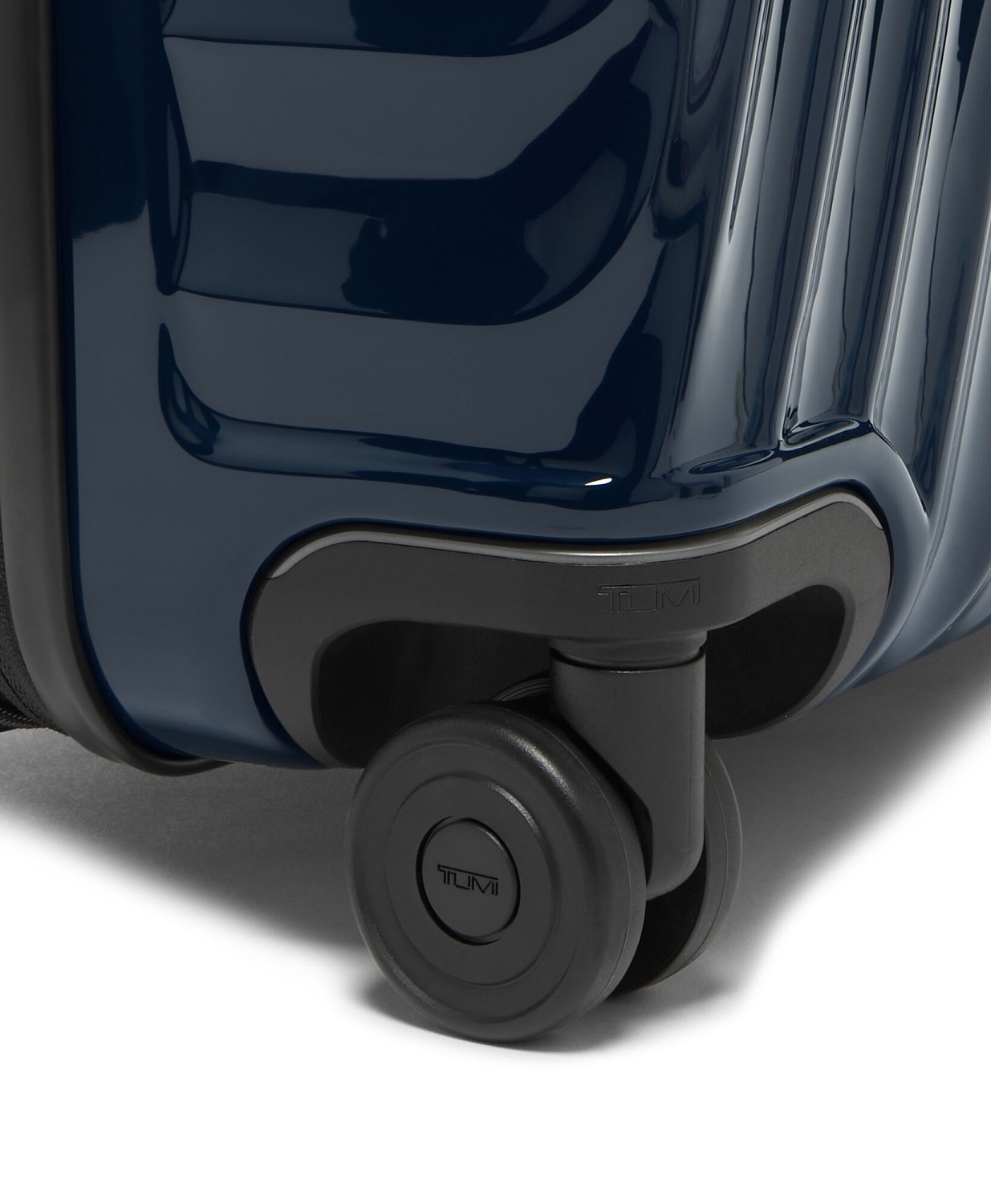 Tumi 19 Degree Erweiterbarer Aufgabekoffer für längere Reisen 77,5cm; glänzend Navy