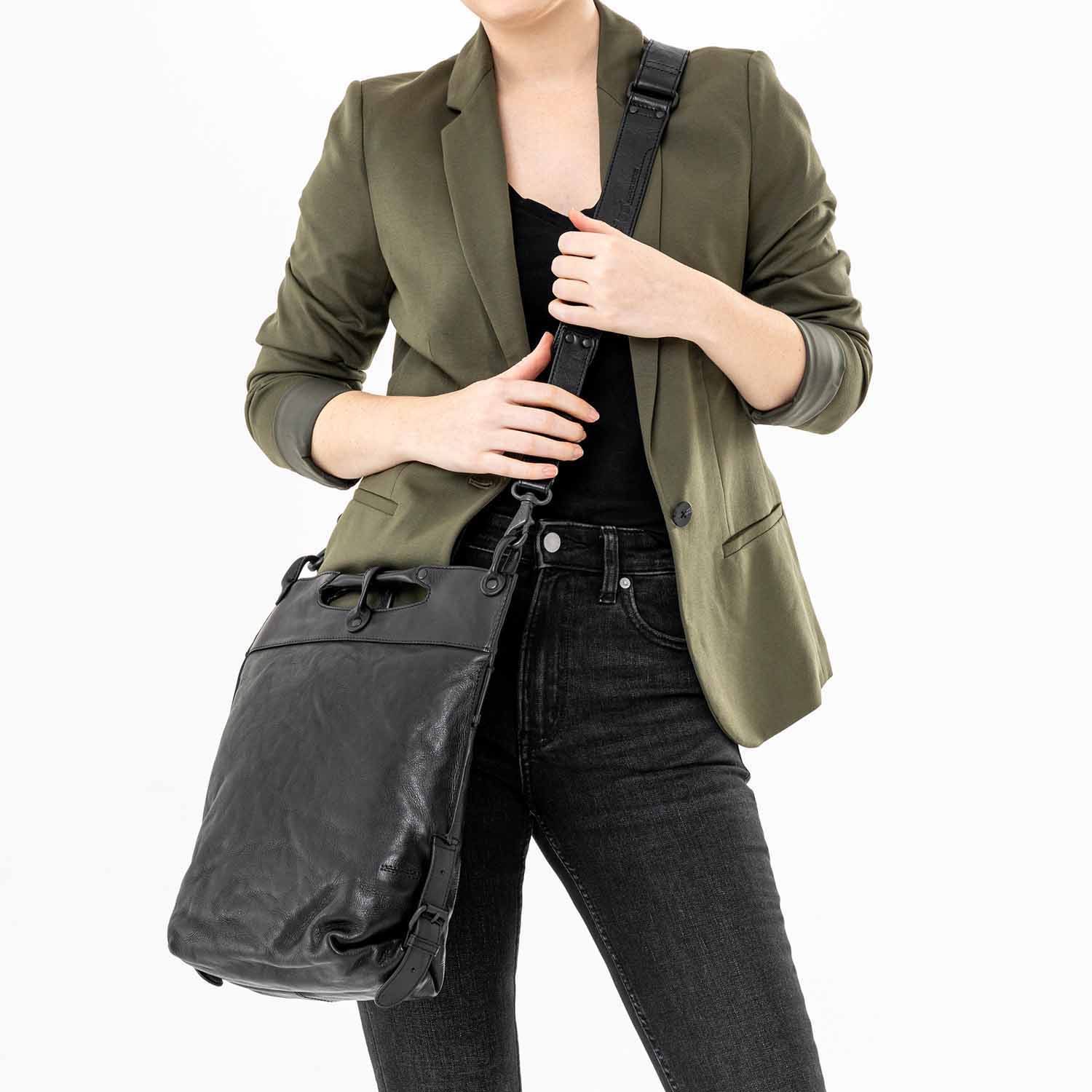 aunts & uncles Grandma's Luxury Club Mrs. Pancake Umhängetasche blacksmoke