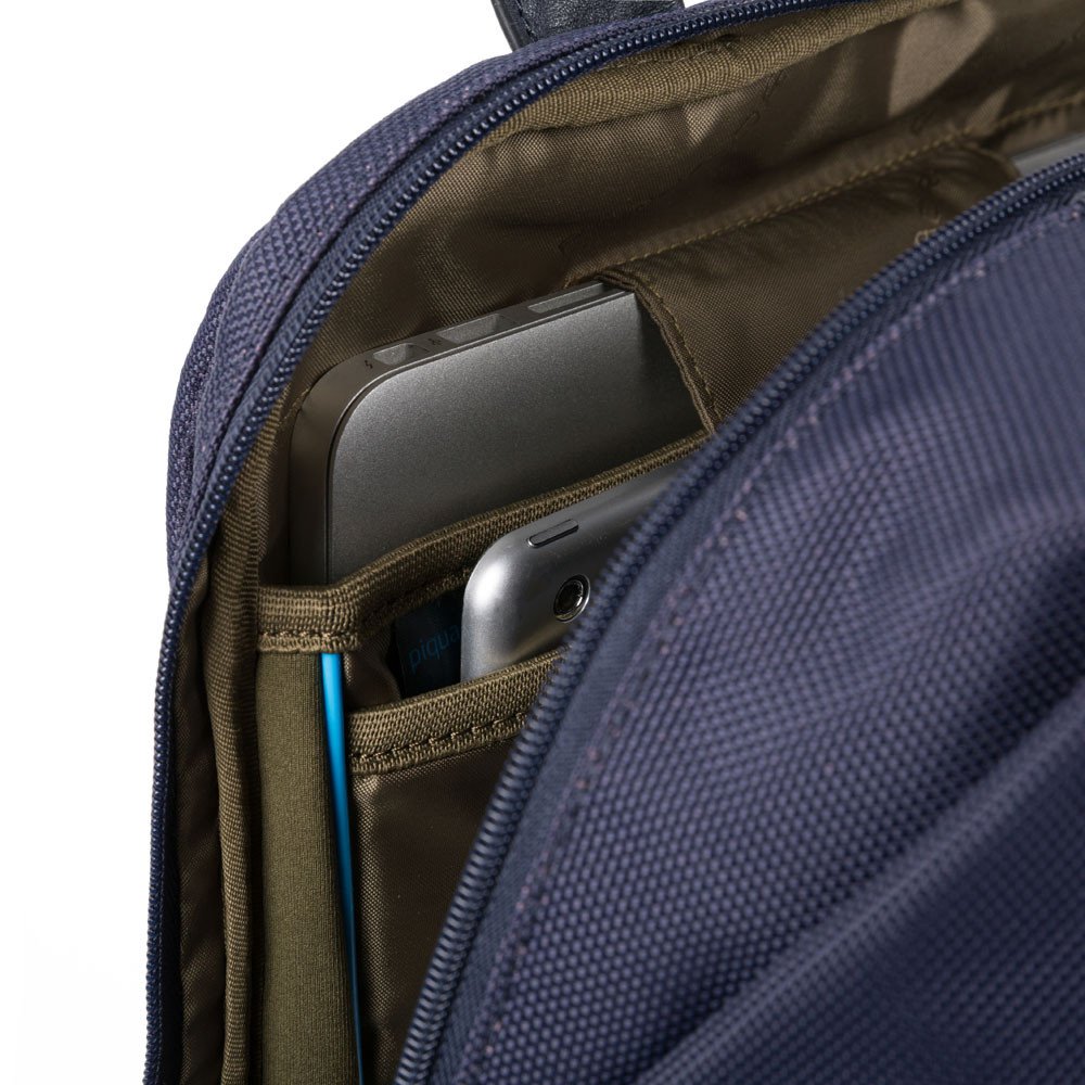 Piquadro Brief 2 Laptoprucksack 14" aus rezykliertem Stoff mit iPad®-Fa Blau Piquadro Brief 2 Laptoprucksack 14" aus rezykliertem Stoff mit iPad®-Fa Blau