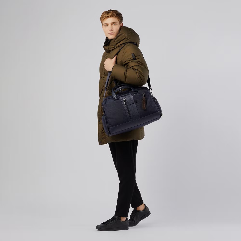 Piquadro Brief 2 Reisetasche aus rezykliertem Stoff Piquadro Brief 2 Reisetasche aus rezykliertem Stoff