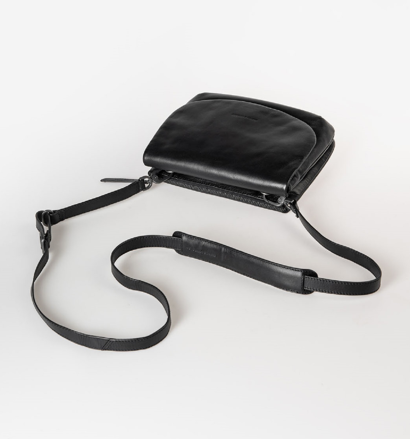 aunts & uncles Jamie's Orchard Pepino Umhängetasche jet black